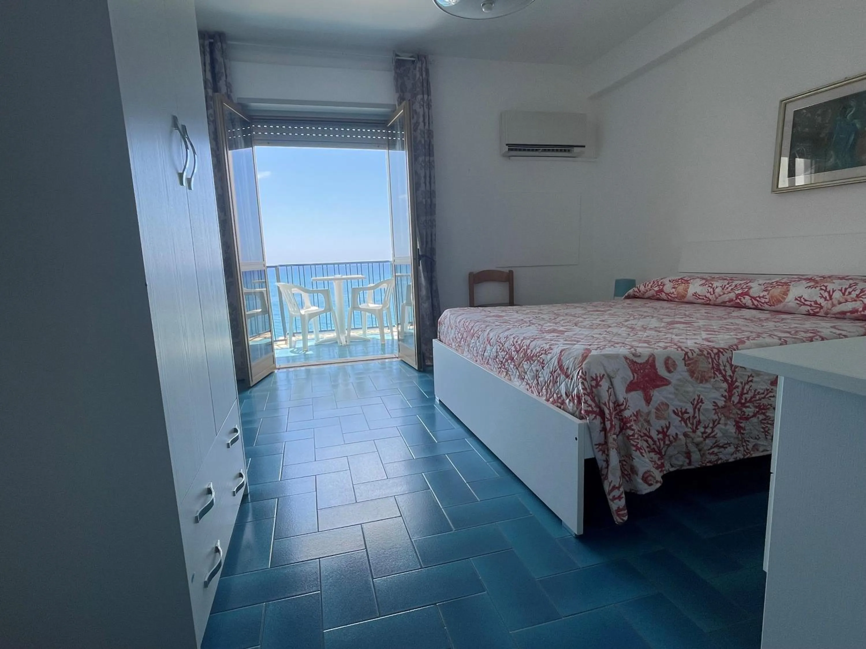 Bed in Hotel Ristorante Mareblu