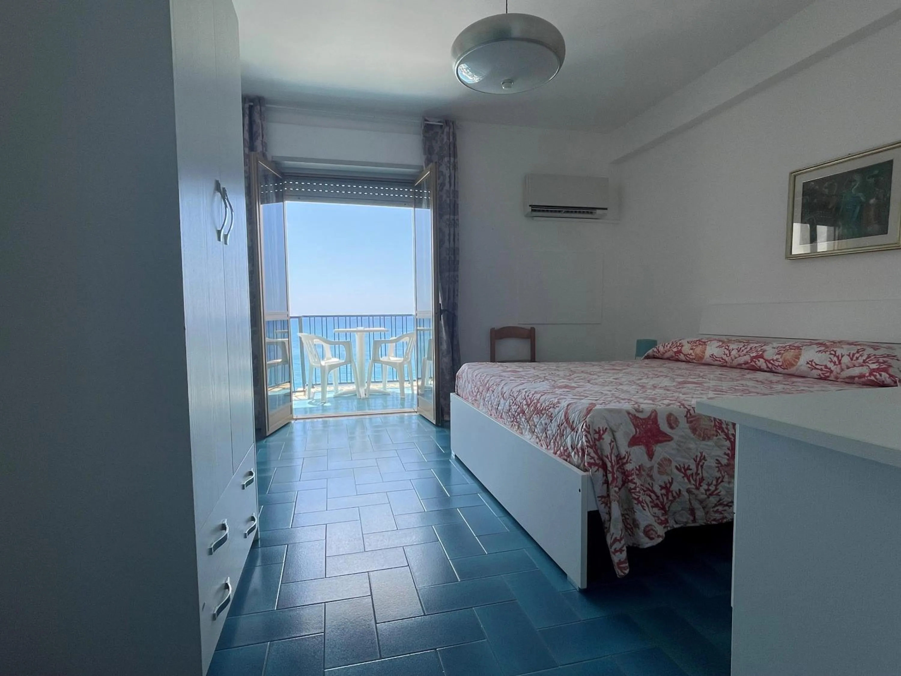 Bed in Hotel Ristorante Mareblu