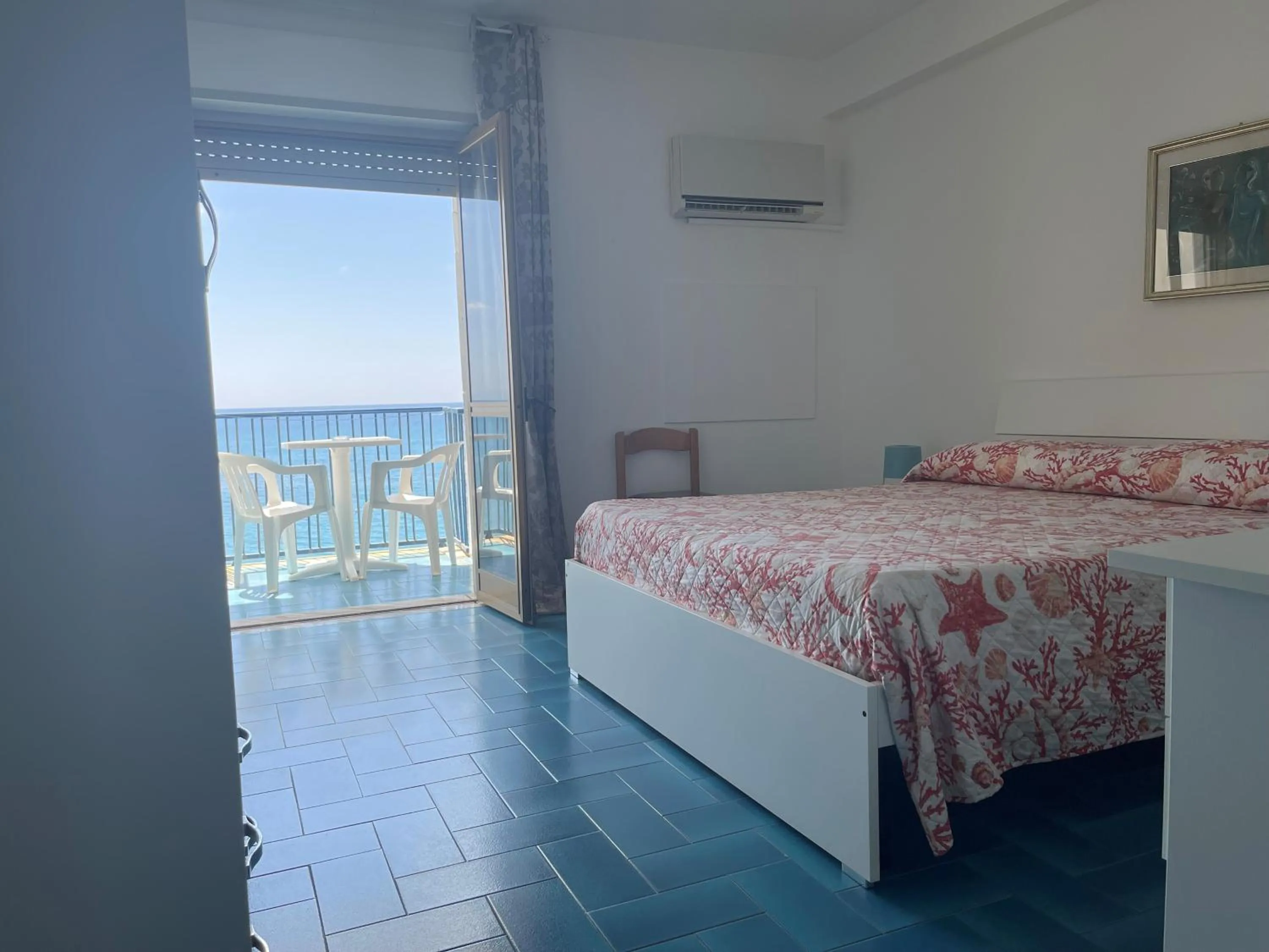 Bed in Hotel Ristorante Mareblu