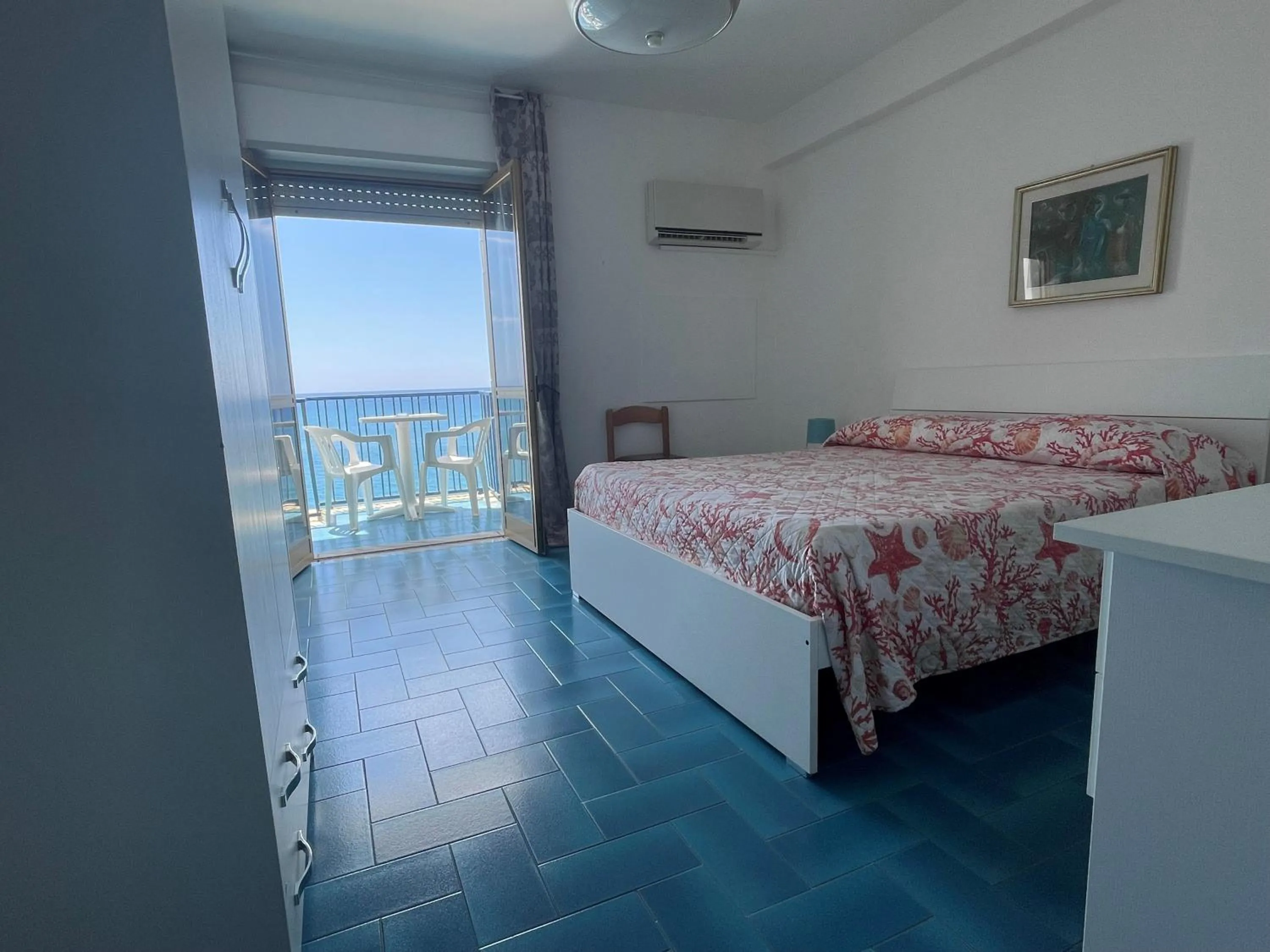 Bed in Hotel Ristorante Mareblu