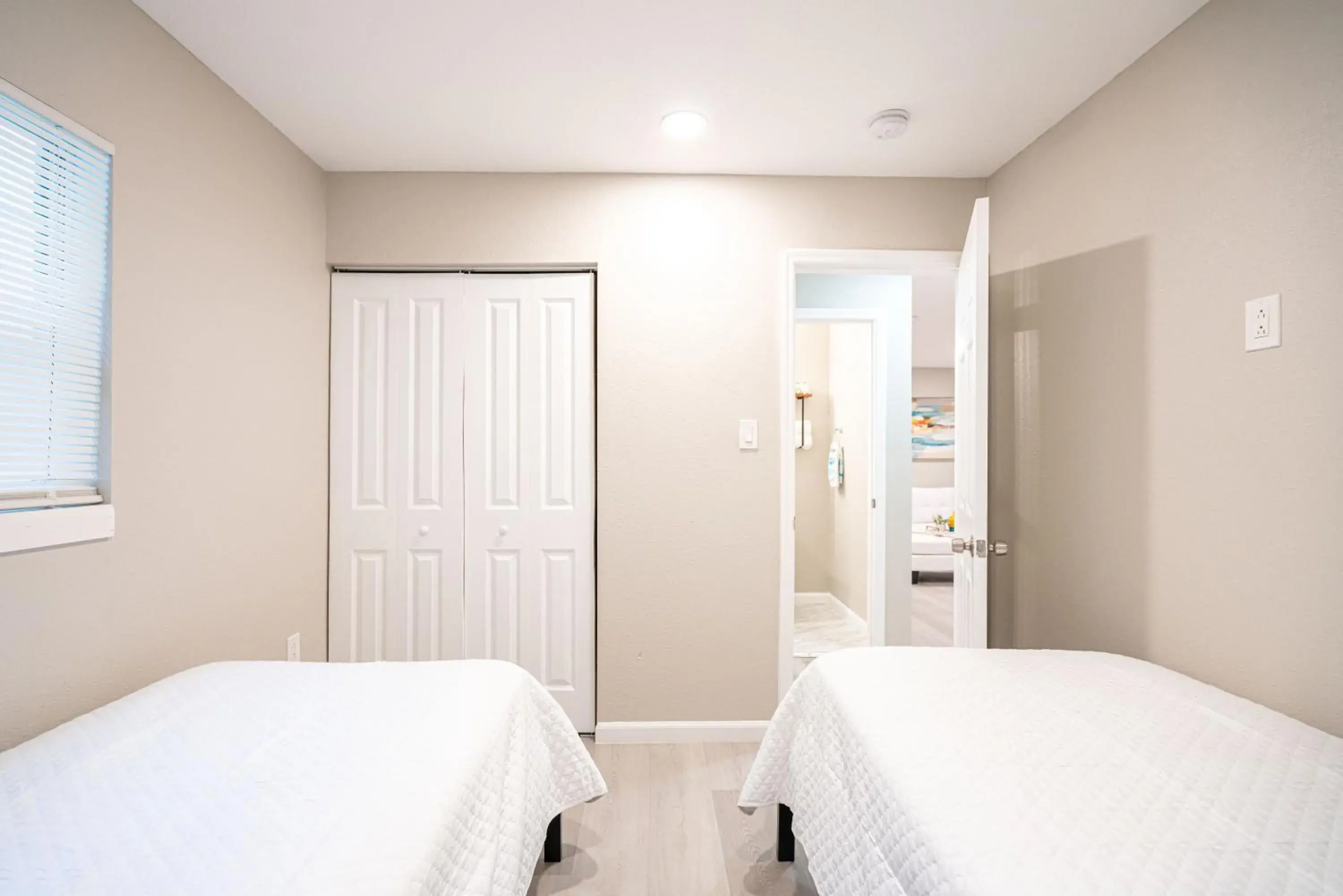 UNIVERSITY SERENITY SUITES UNIVERSITY SERENITY SUITES