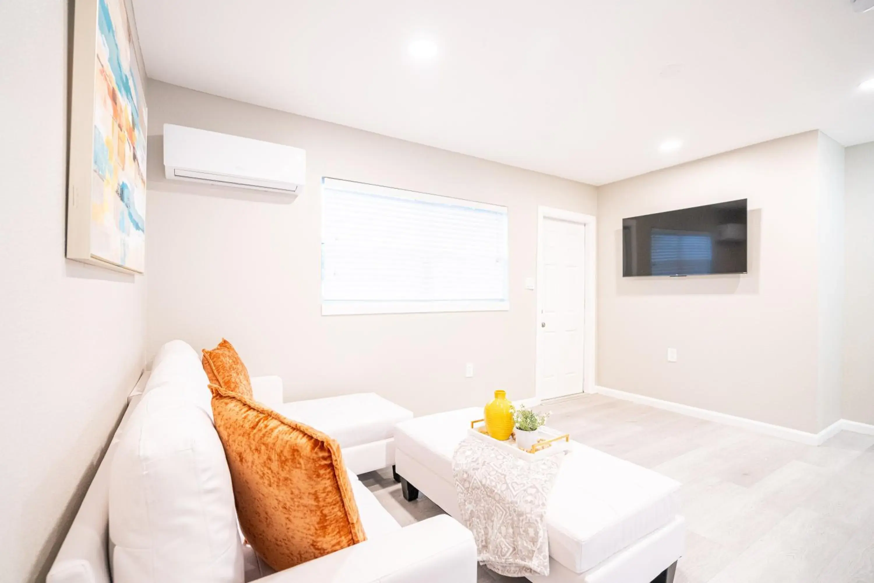 UNIVERSITY SERENITY SUITES UNIVERSITY SERENITY SUITES