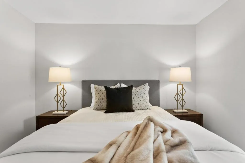 UNIVERSITY SERENITY SUITES