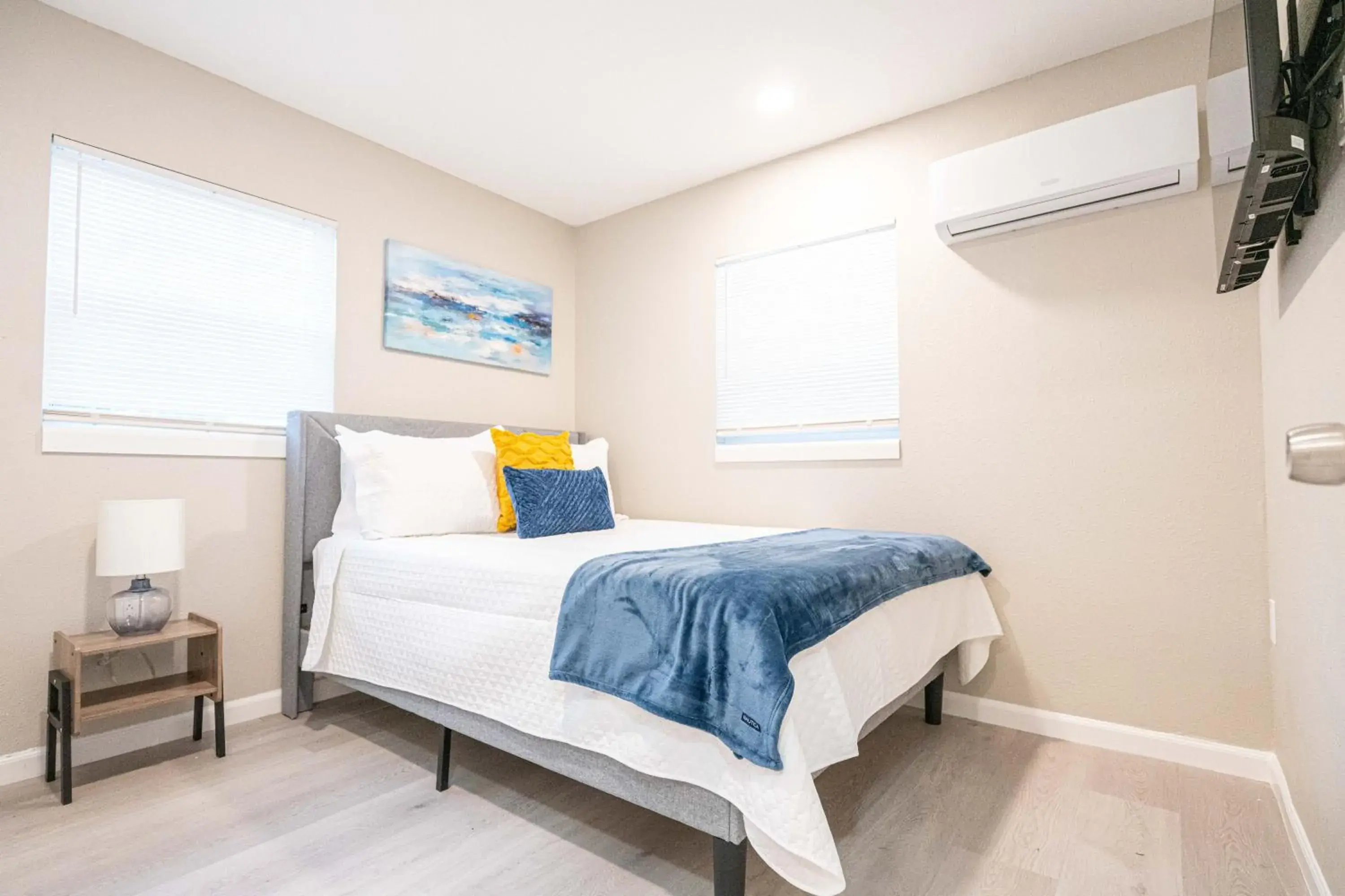 UNIVERSITY SERENITY SUITES UNIVERSITY SERENITY SUITES