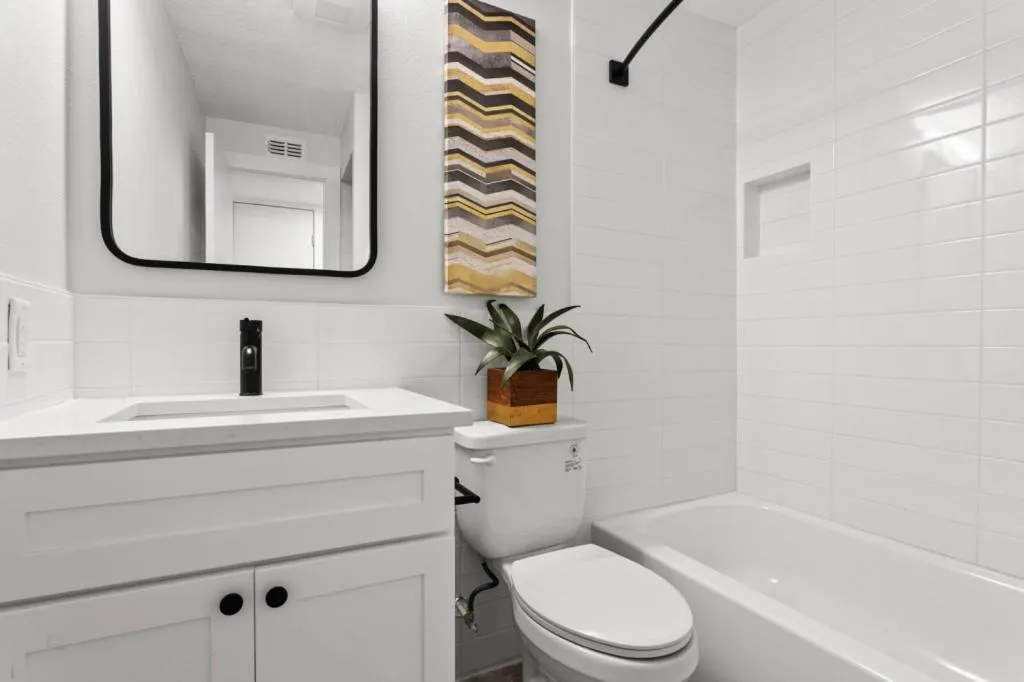 UNIVERSITY SERENITY SUITES