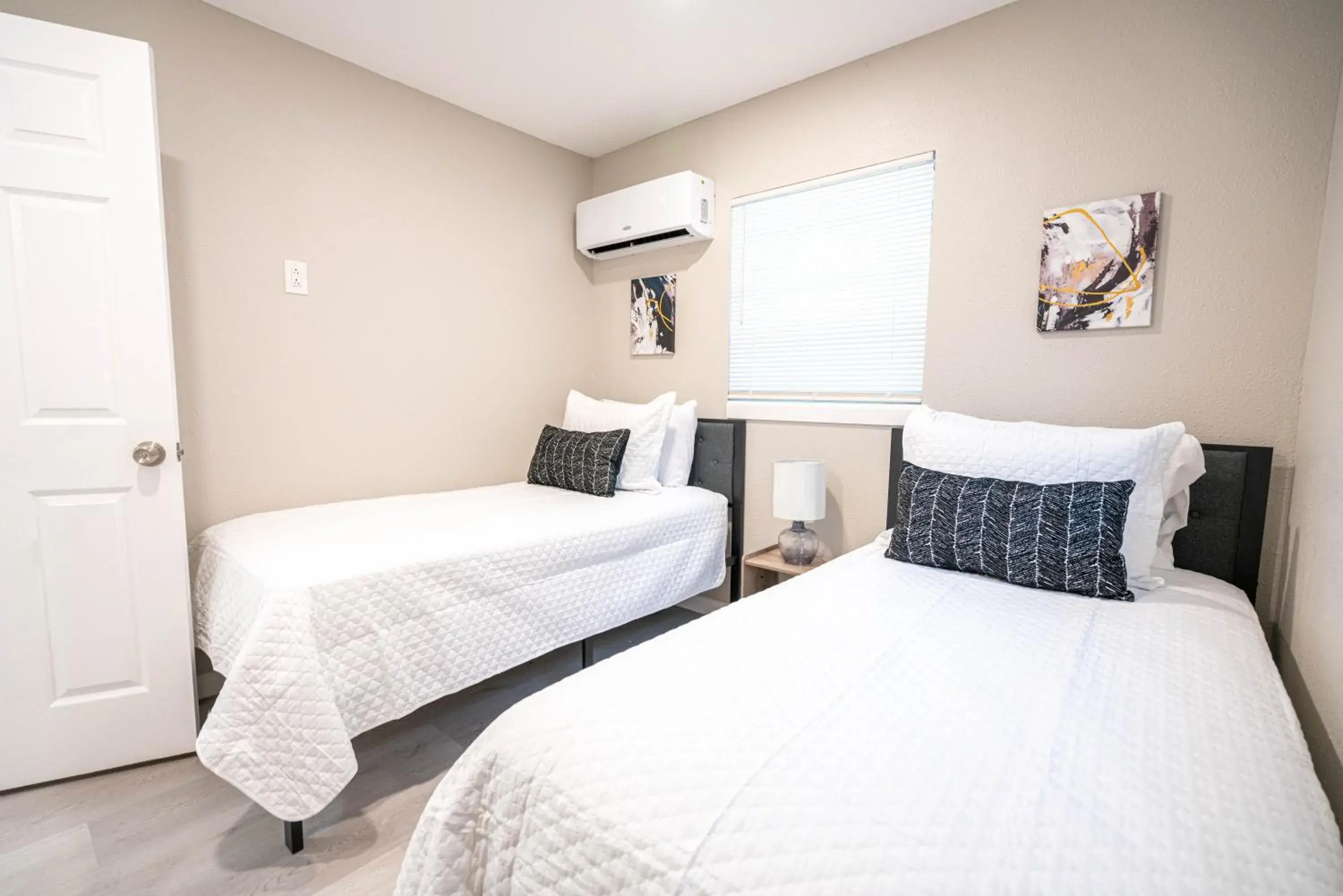 UNIVERSITY SERENITY SUITES UNIVERSITY SERENITY SUITES