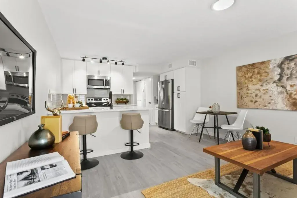 UNIVERSITY SERENITY SUITES UNIVERSITY SERENITY SUITES