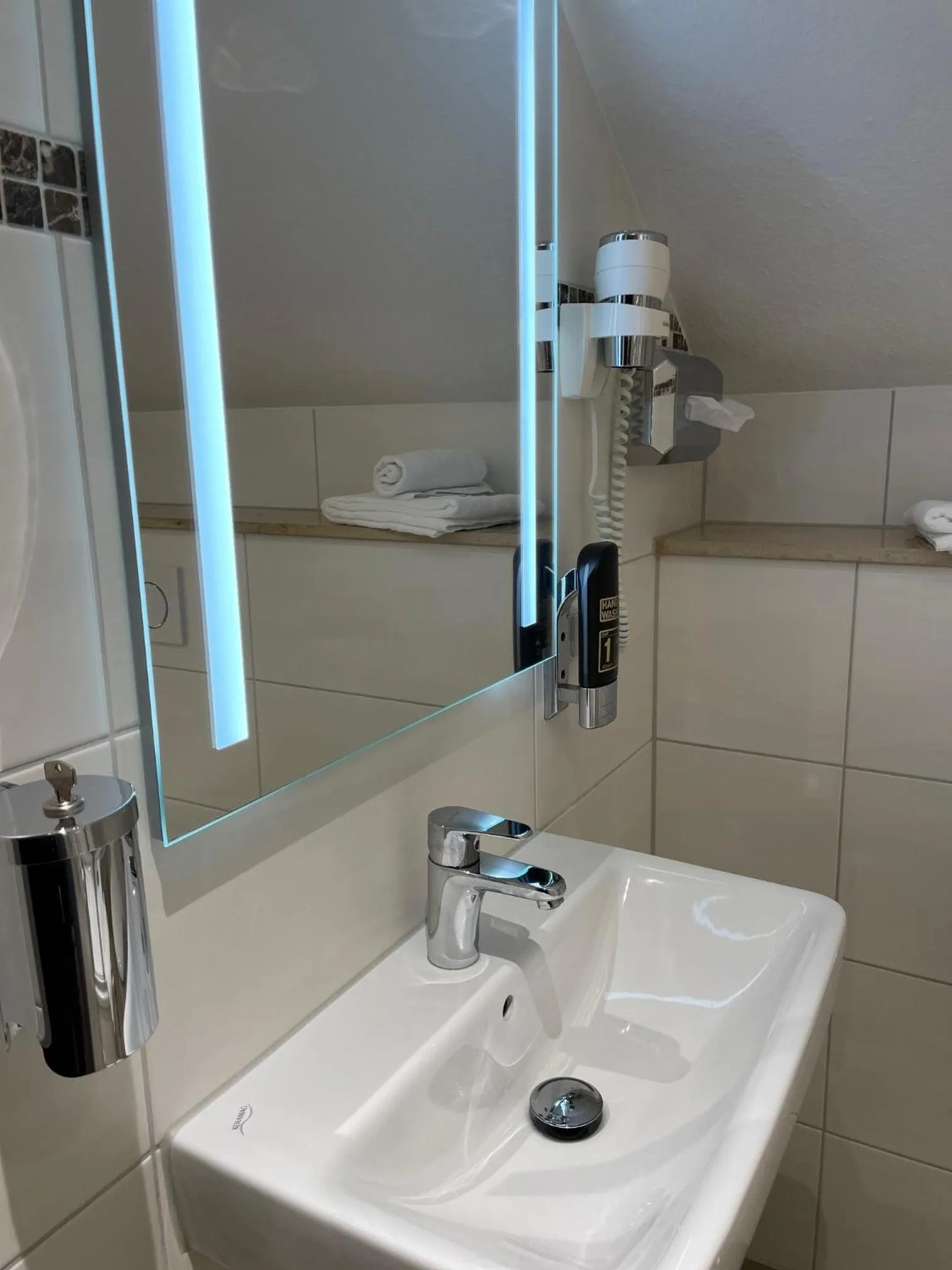 Shower in Hotel Harburger Hof