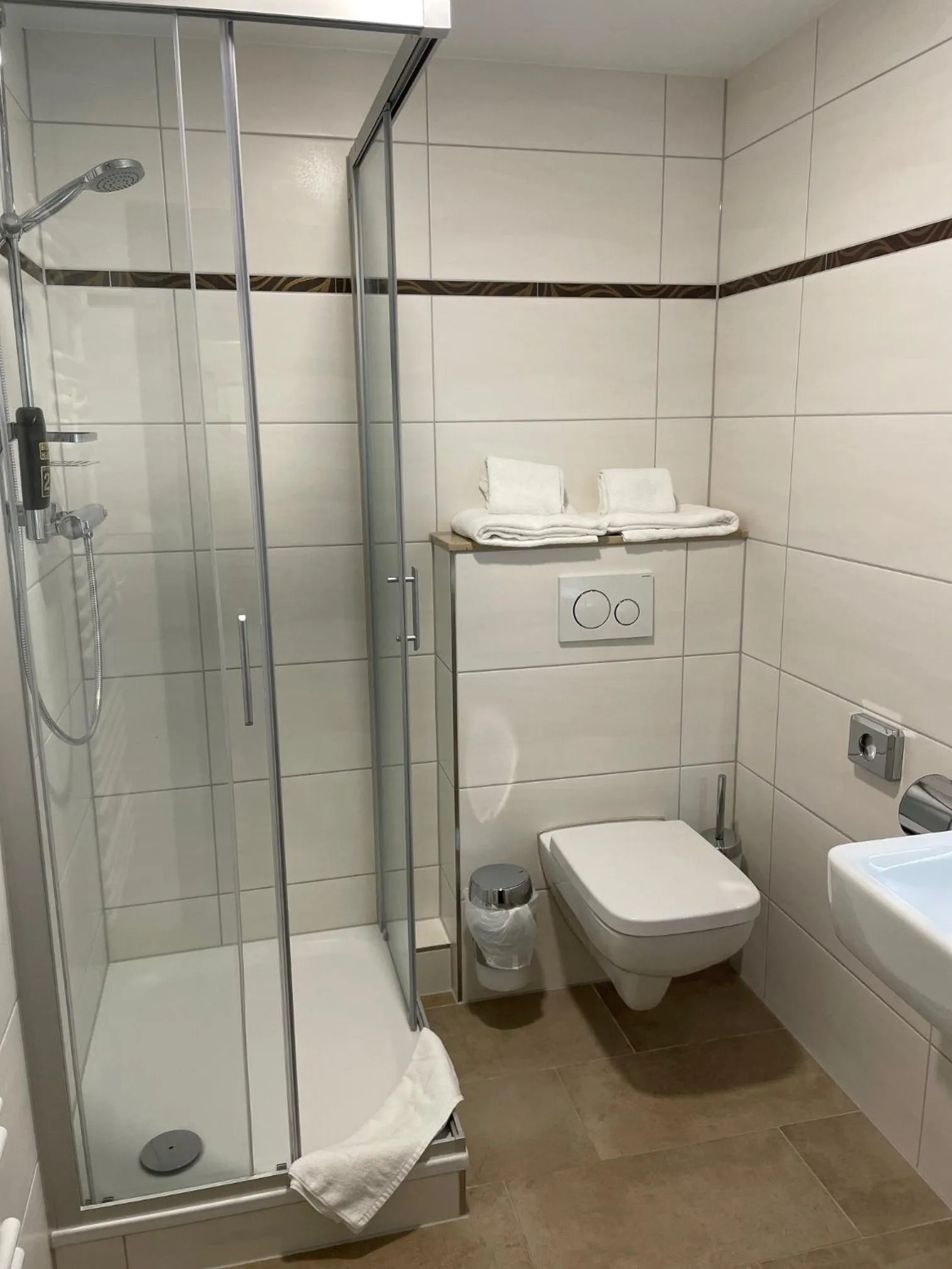 Shower in Hotel Harburger Hof