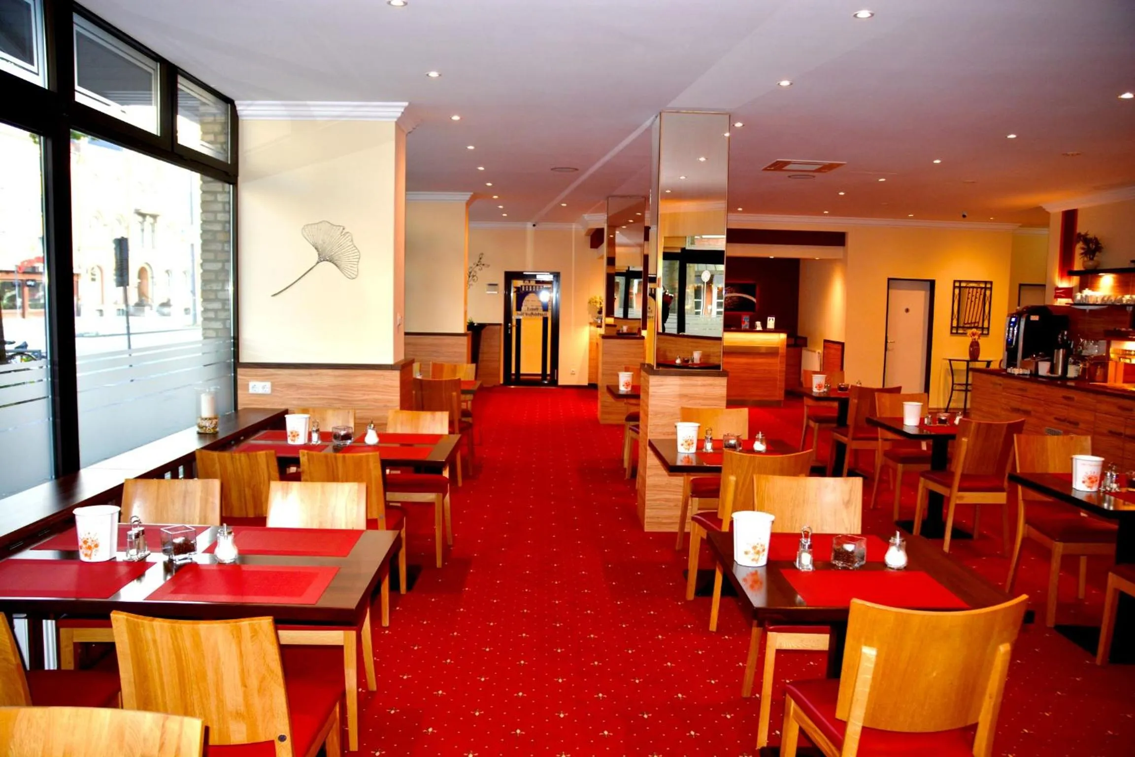 Restaurant/places to eat in Hotel Harburger Hof