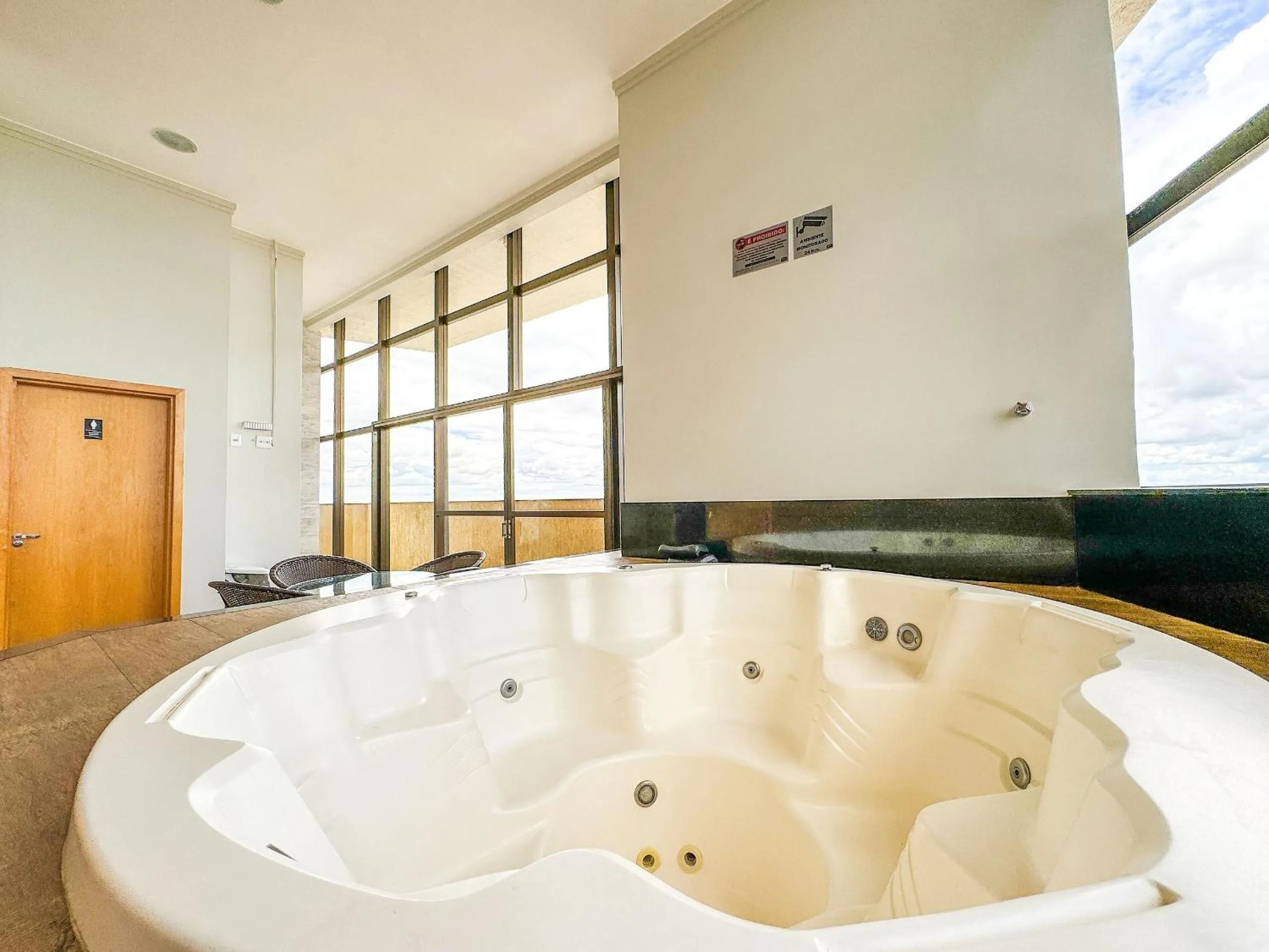 Spa and wellness centre/facilities in Ao lado do Metrô e Shopping (1Qto)