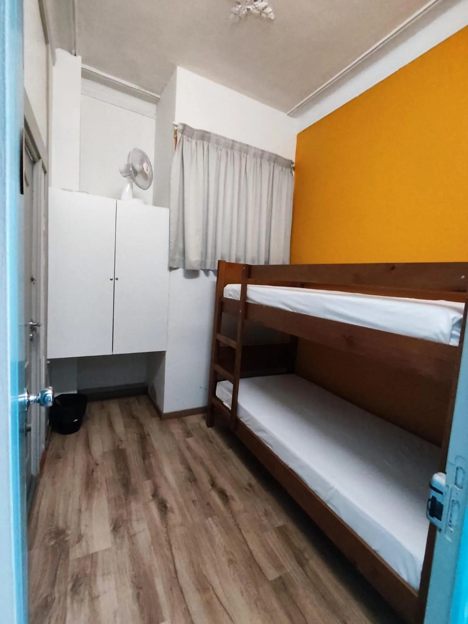 Small Twin Room in Meeting Hostel
