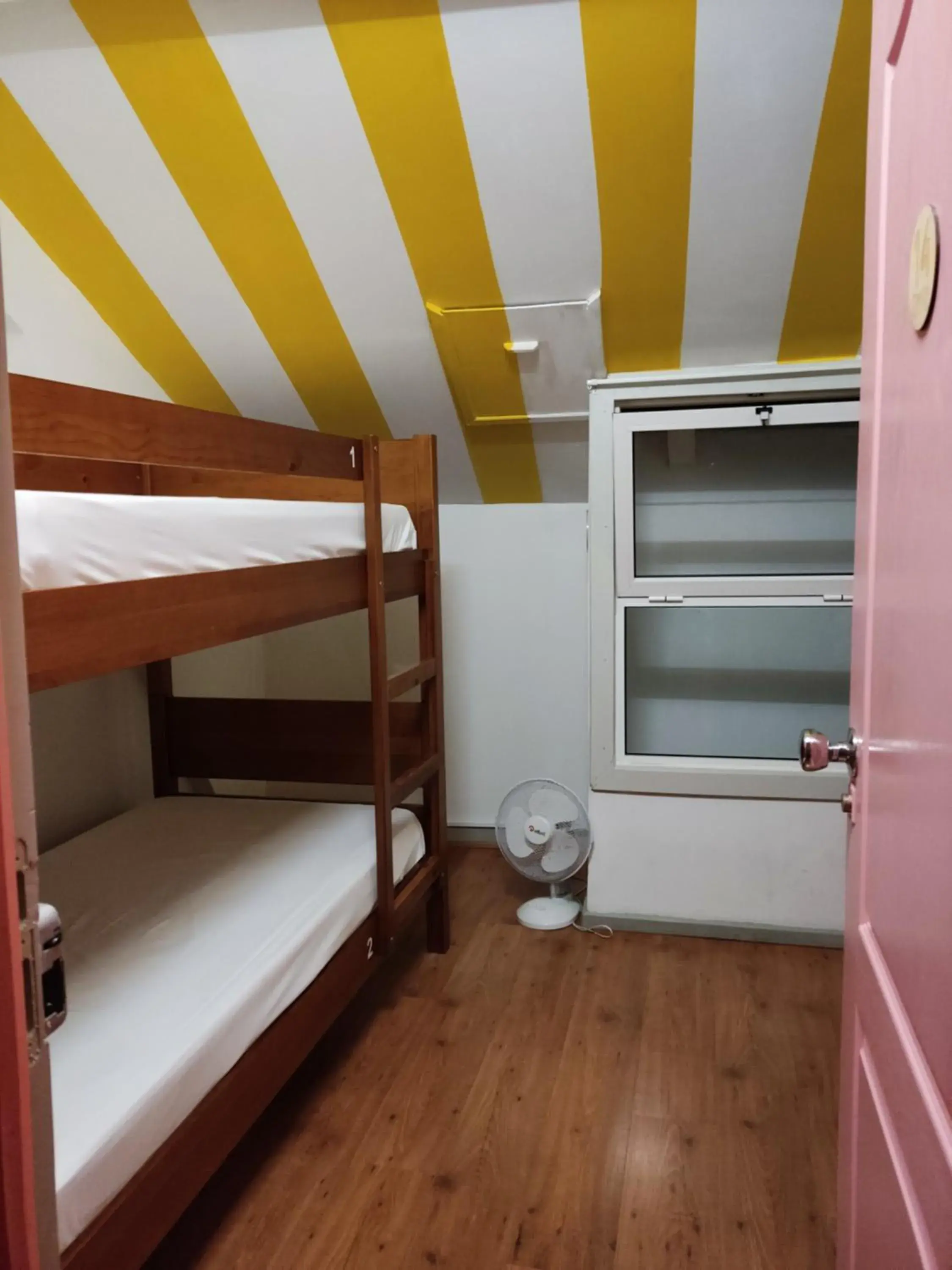 Standard Twin Room with Shared Bathroom in Meeting Hostel Standard Twin Room with Shared Bathroom in Meeting Hostel