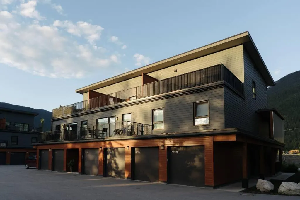 The Nest - Condo with Hot Tub & BBQ