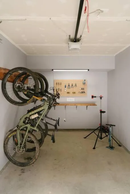 The Nest - Condo with Hot Tub & BBQ