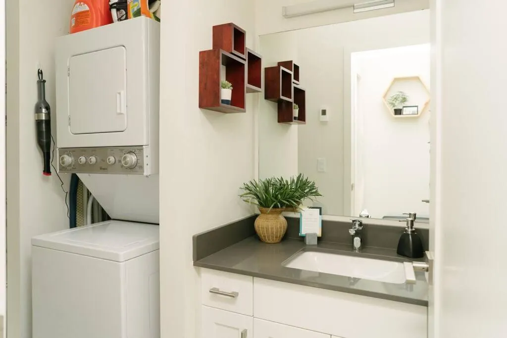 The Nest - Condo with Hot Tub & BBQ