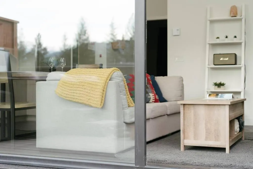 The Nest - Condo with Hot Tub & BBQ