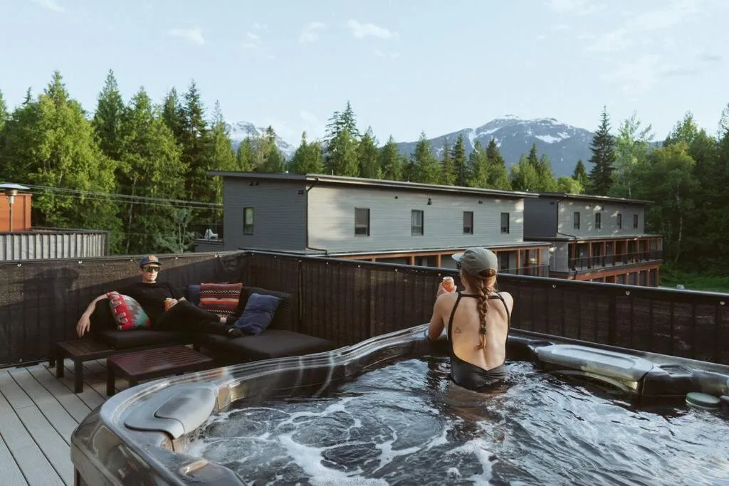 The Nest - Condo with Hot Tub & BBQ
