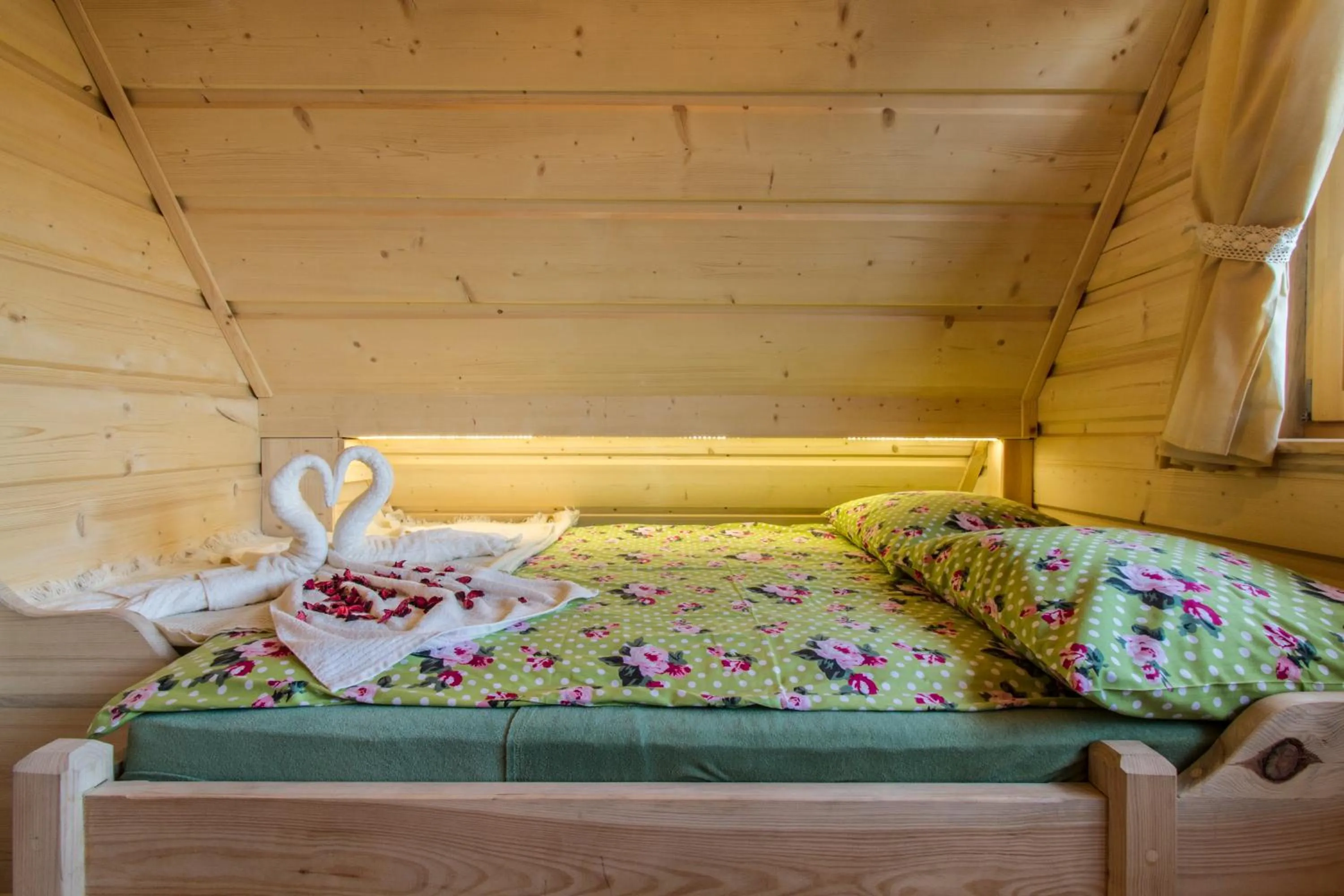 Bed in Domki drewniane Szarotka Górska