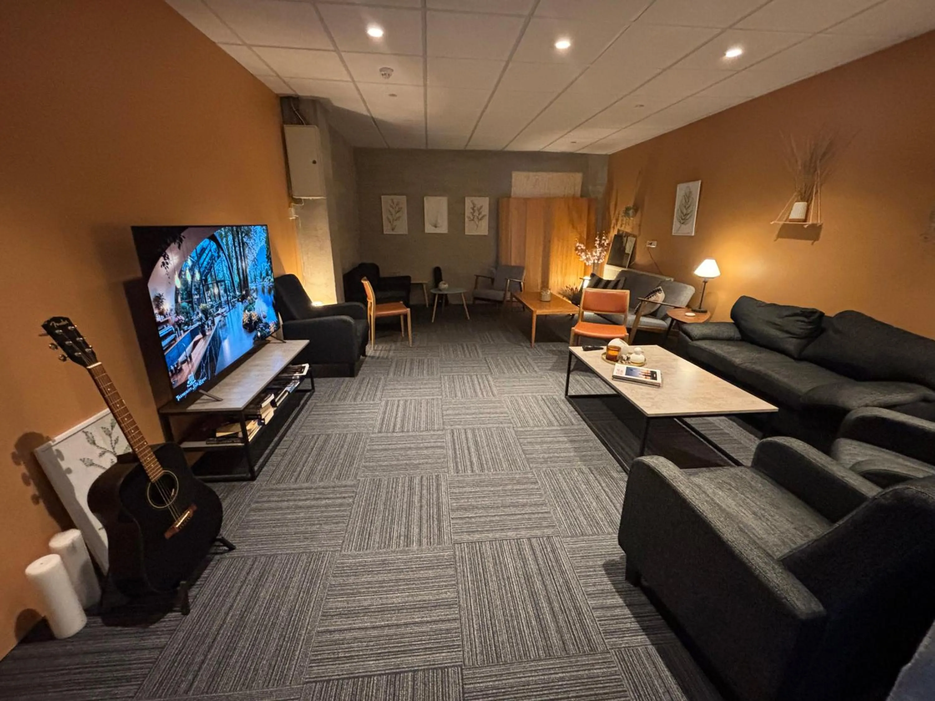 Communal lounge/ TV room in Hotel West