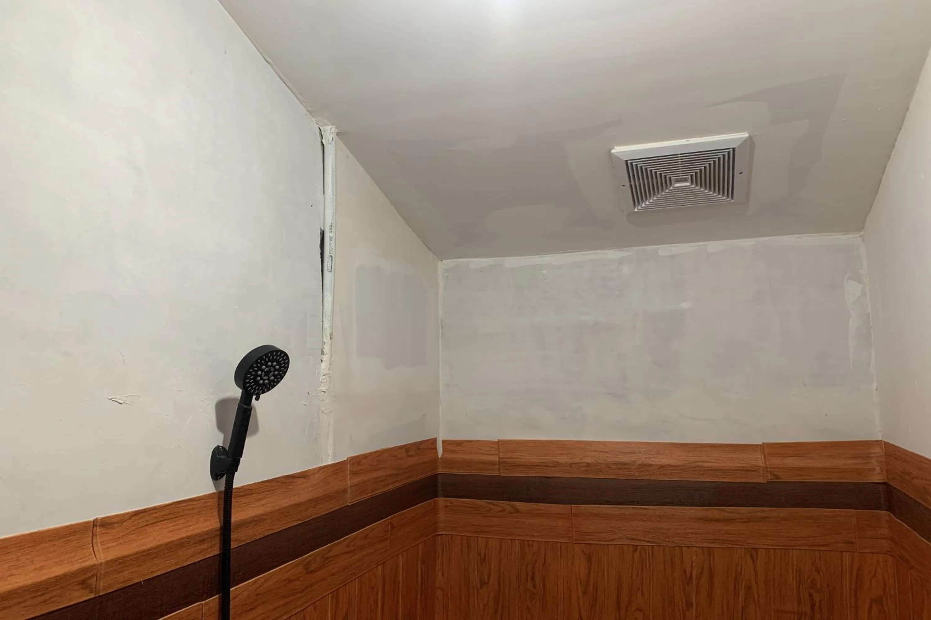 Shower in Mozza guest house