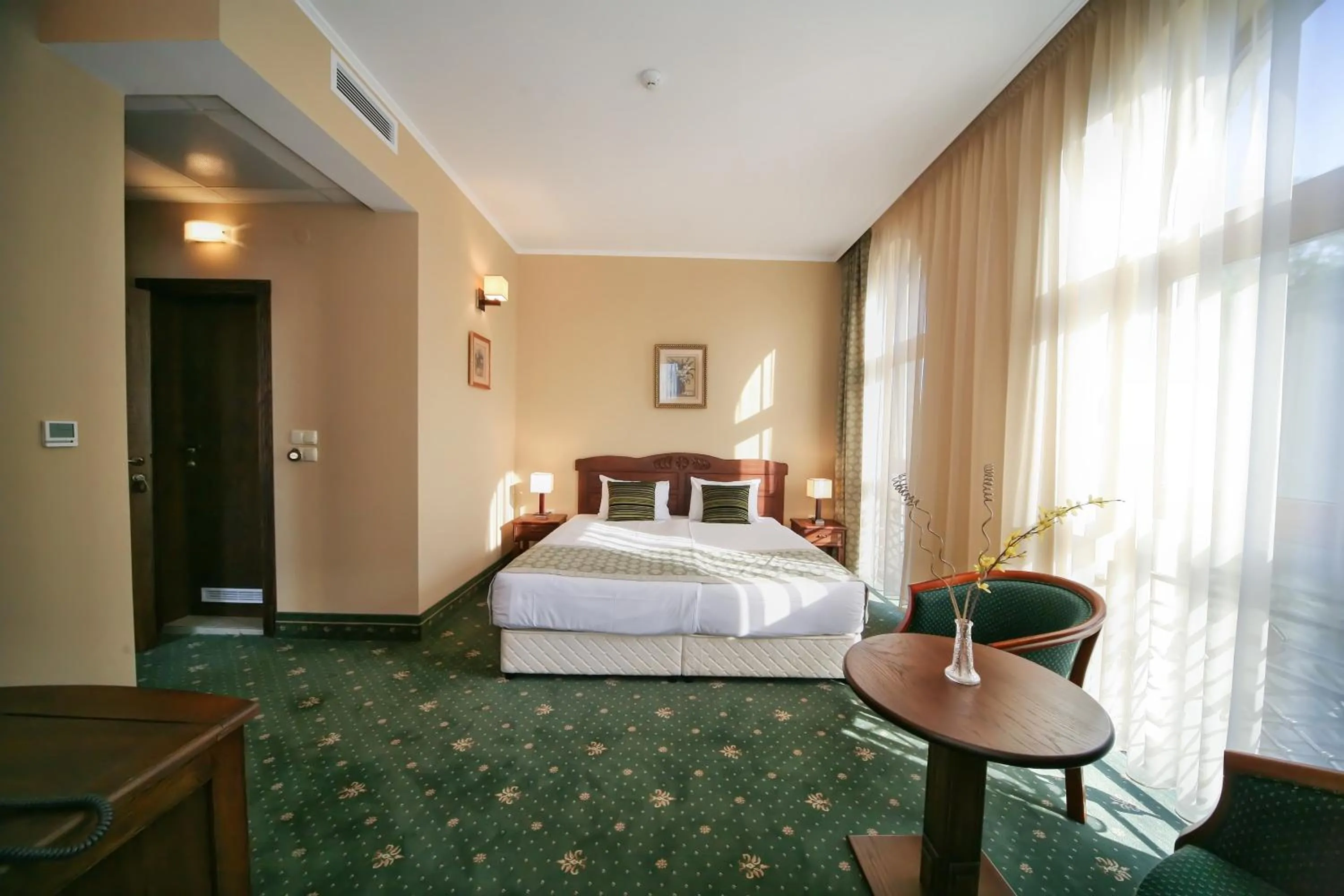 Triple Room in Retro Hotel