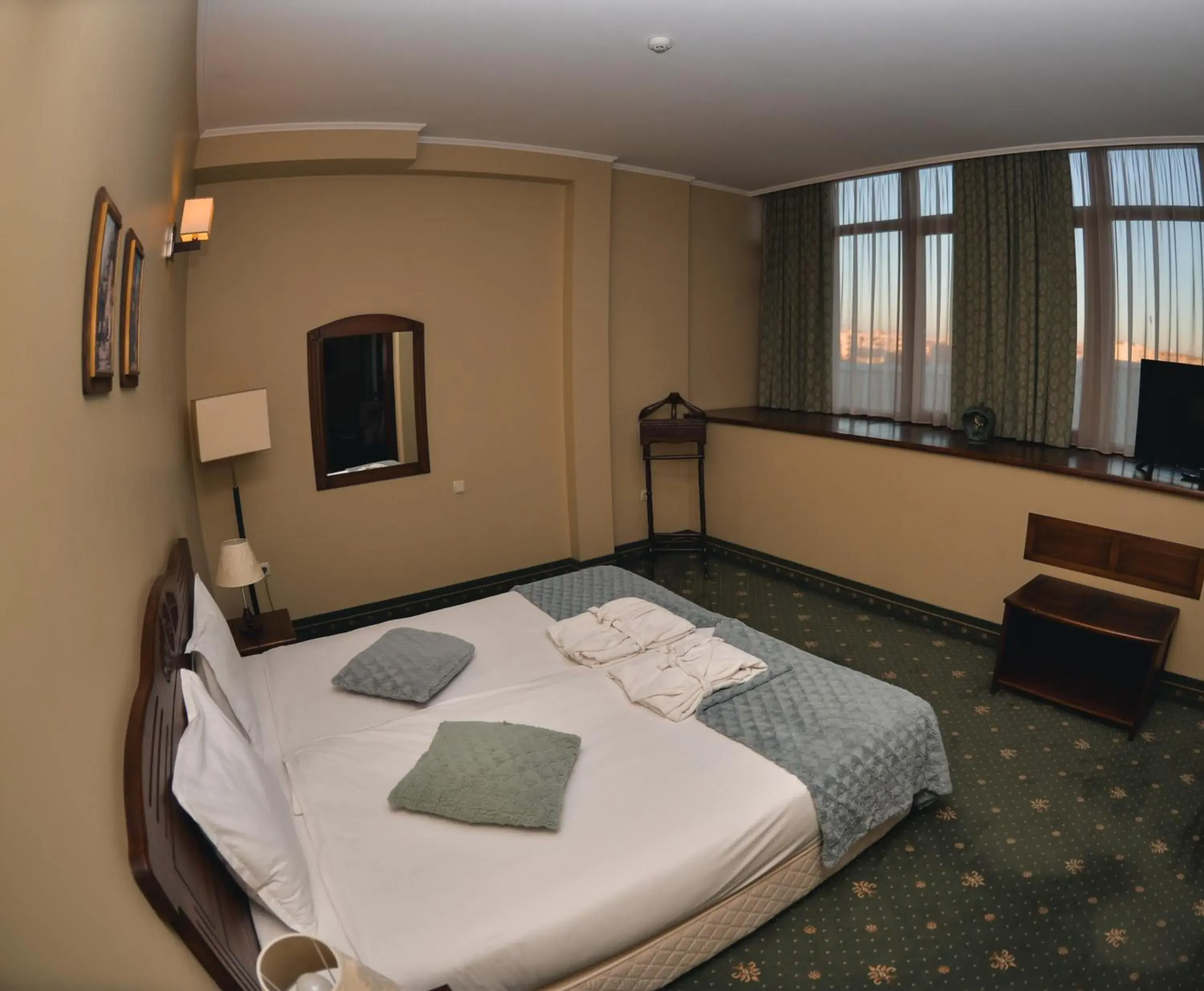 One-Bedroom Suite with Balcony in Retro Hotel One-Bedroom Suite with Balcony in Retro Hotel