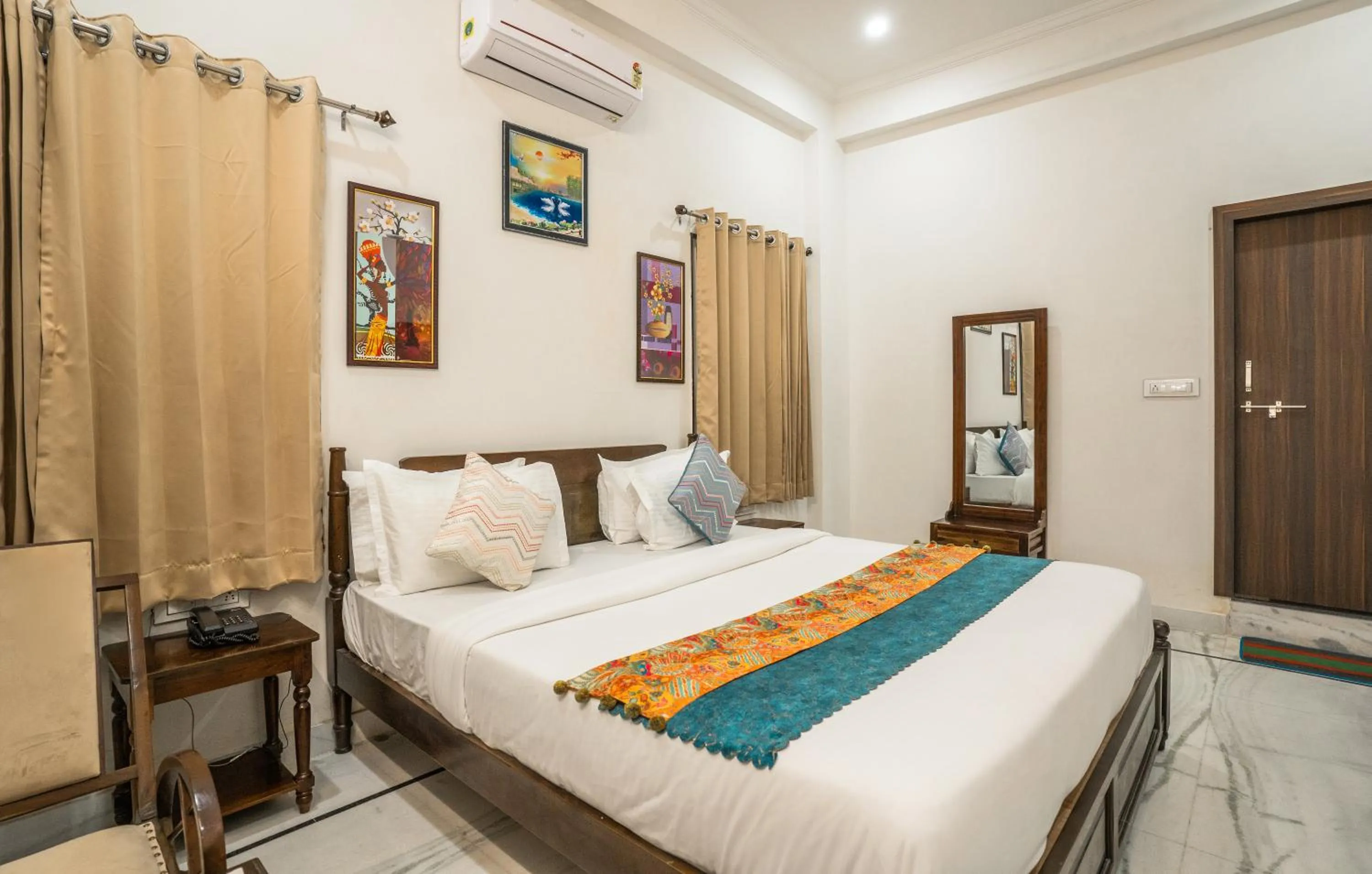 Photo of the whole room, Bed in Villa Tha Gadh Bansiya