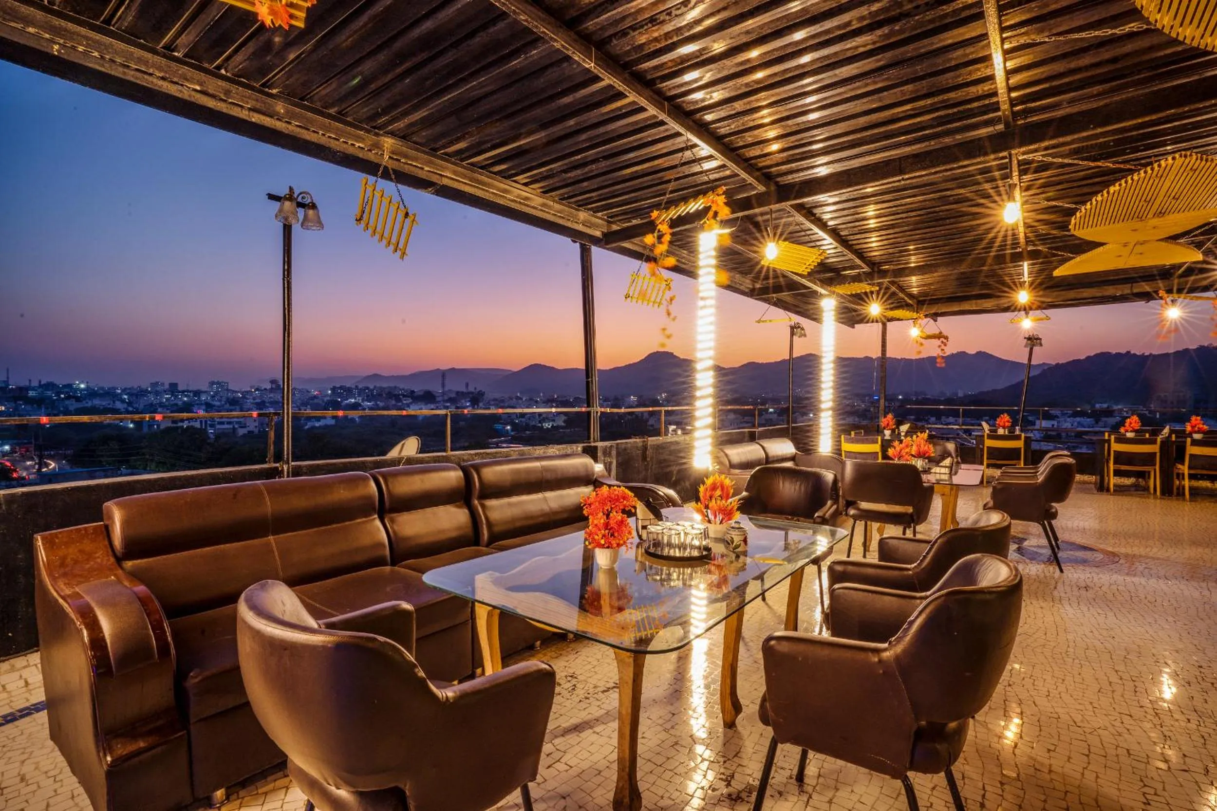 Restaurant/places to eat in Villa Tha Gadh Bansiya