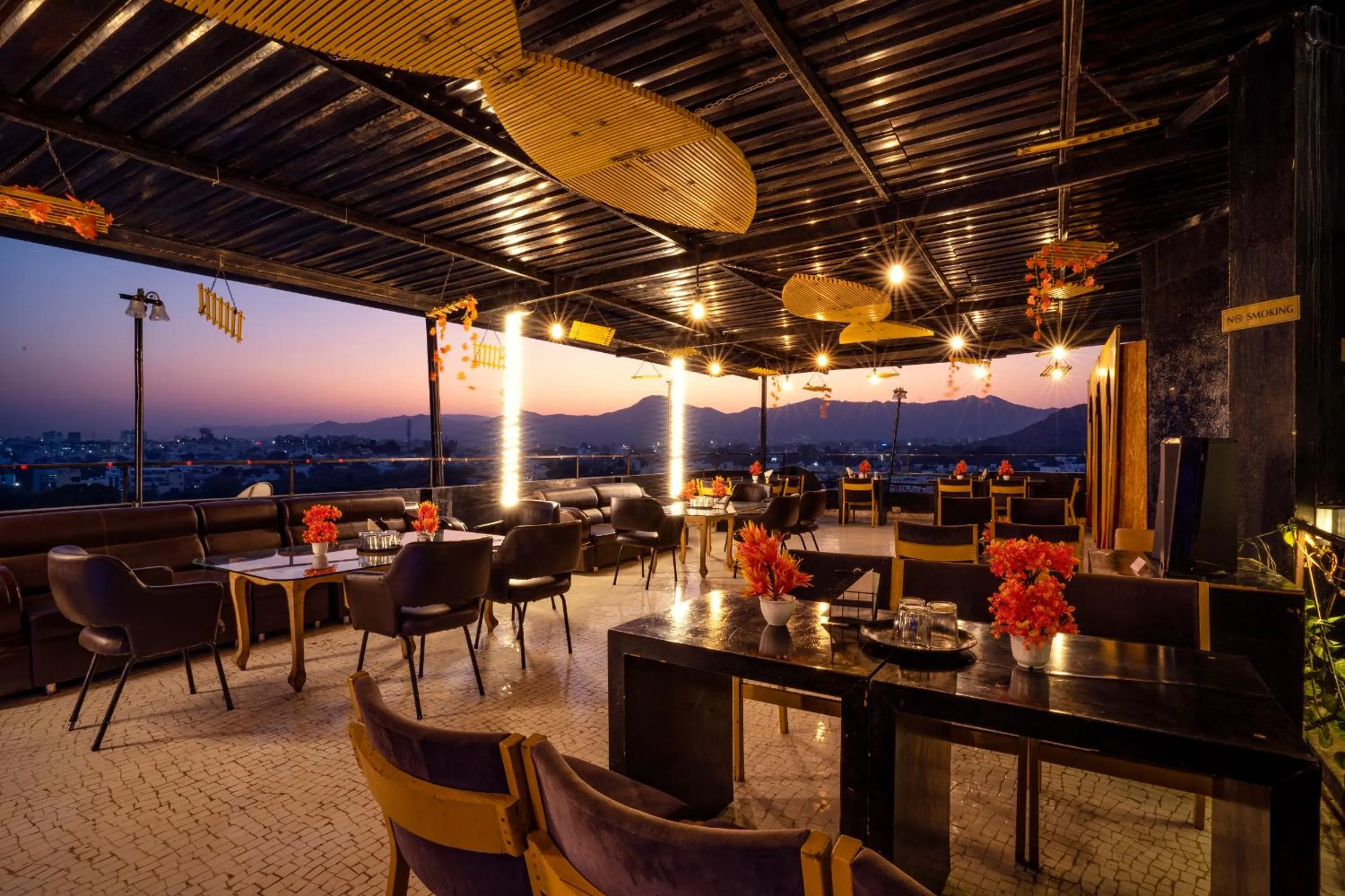 Restaurant/places to eat in Villa Tha Gadh Bansiya