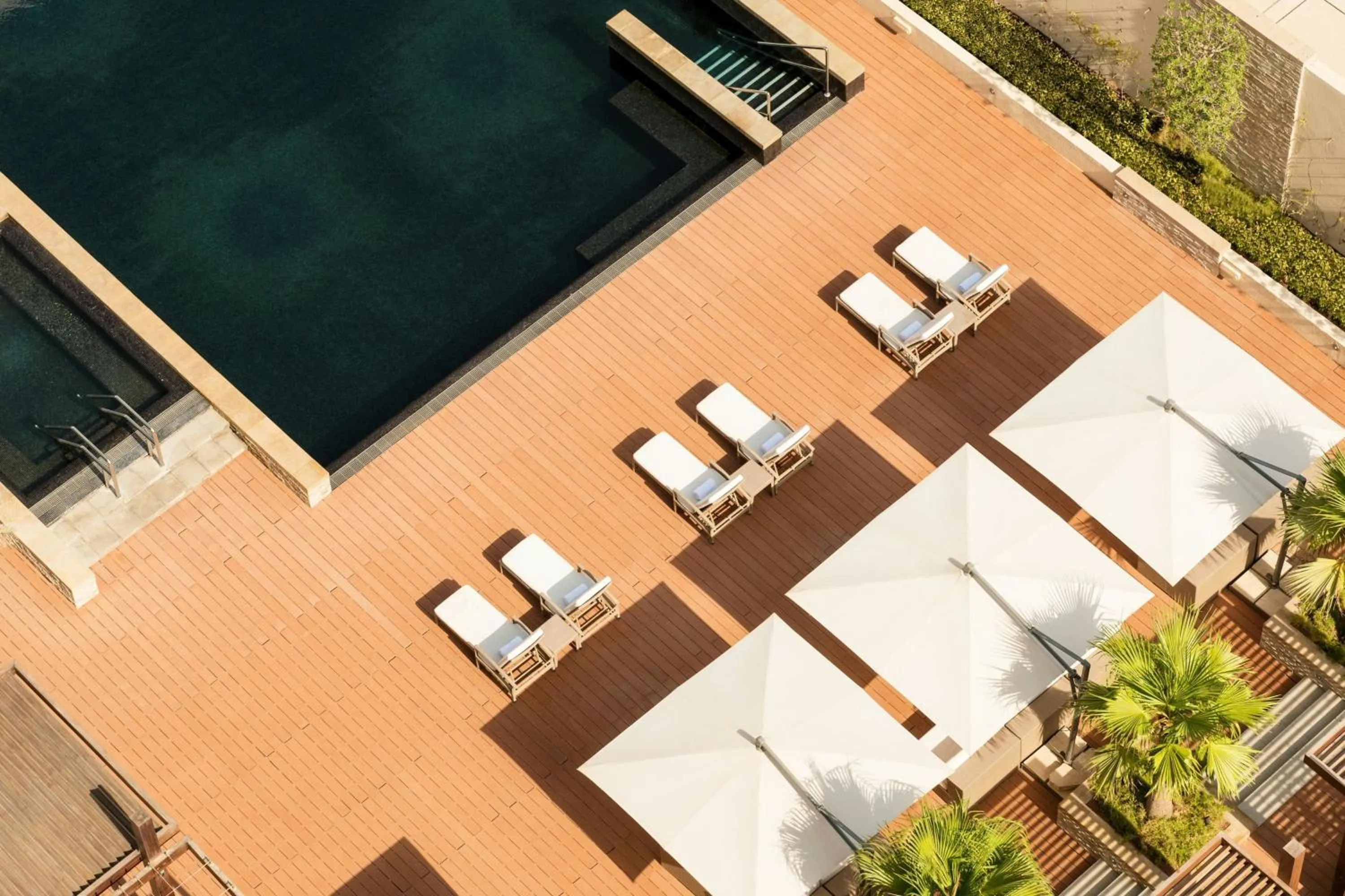 Swimming pool in Le Meridien City Centre Bahrain