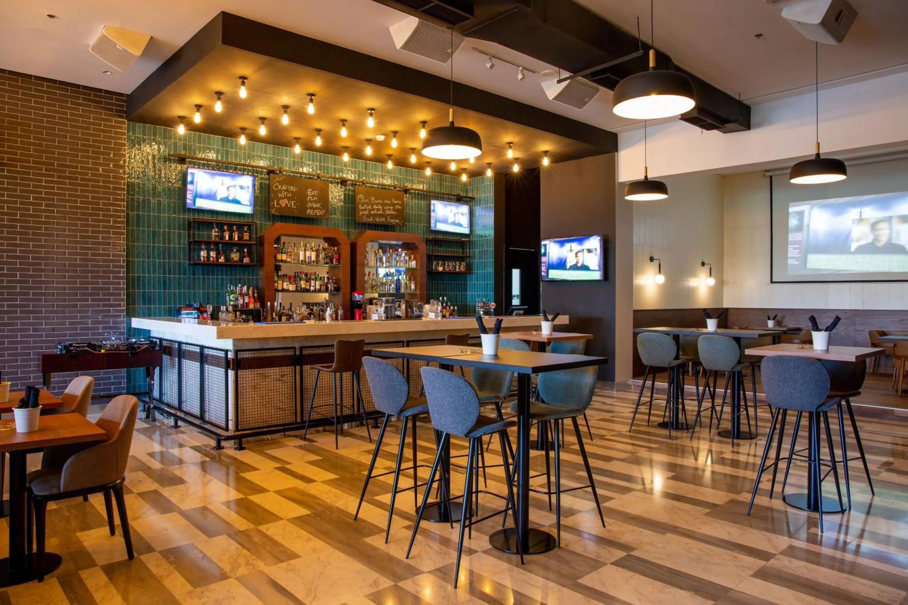 Lounge or bar in Le Meridien City Centre Bahrain