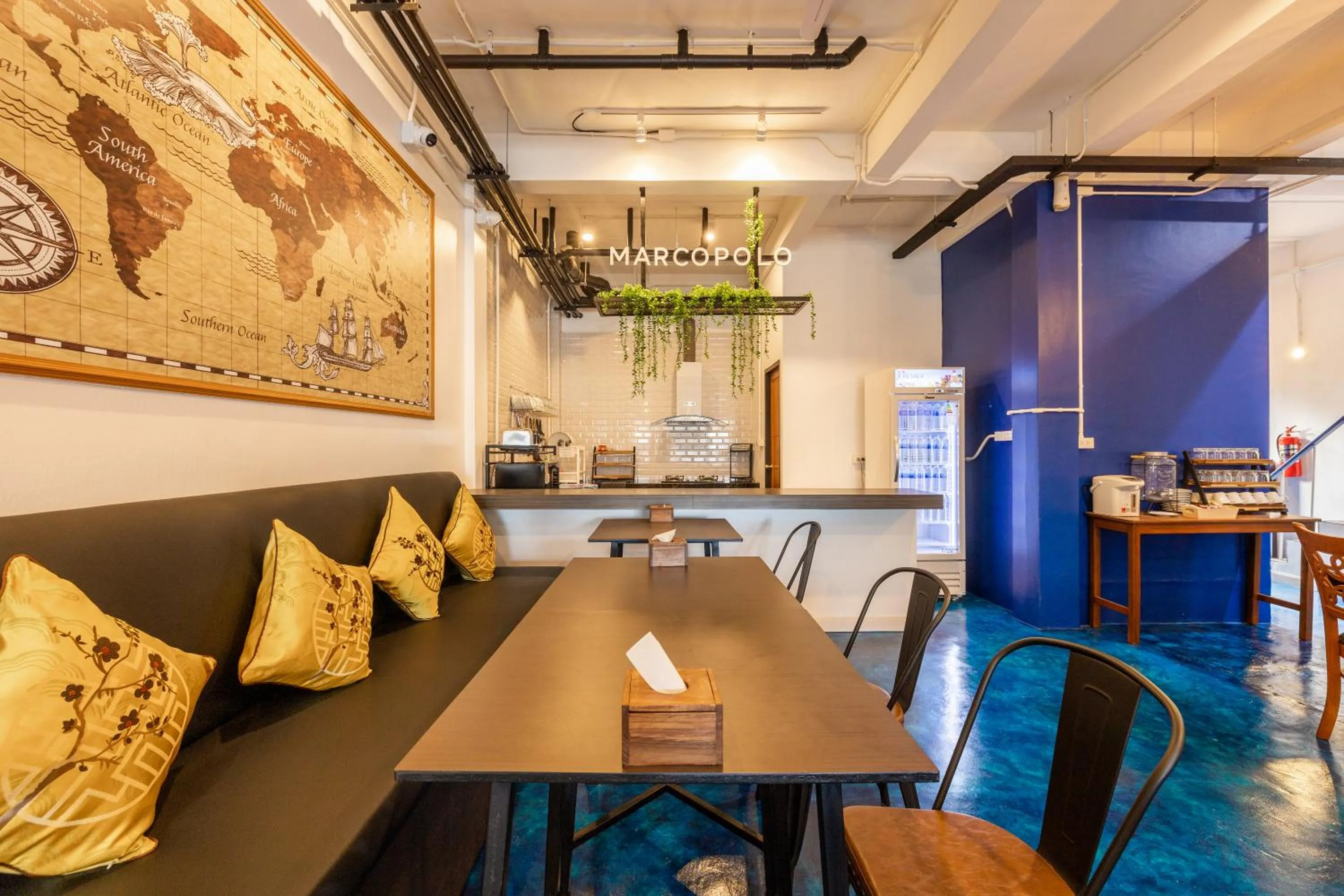 Kitchen or kitchenette in Marco Polo Phuket Poshtel & Bistro