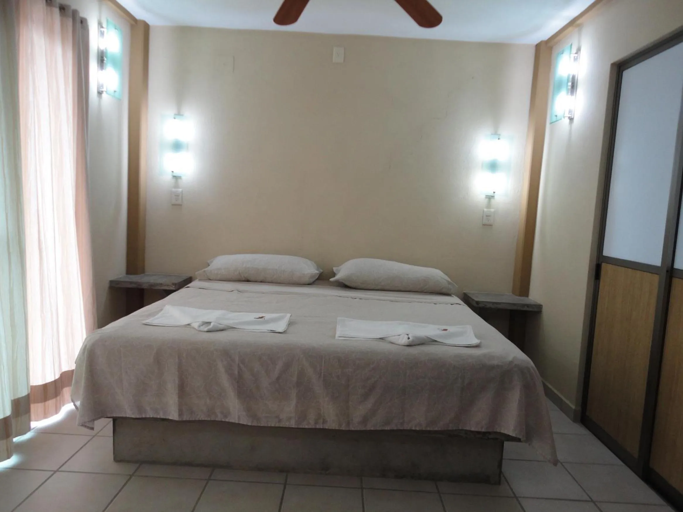 Photo of the whole room, Bed in Hotel Catala