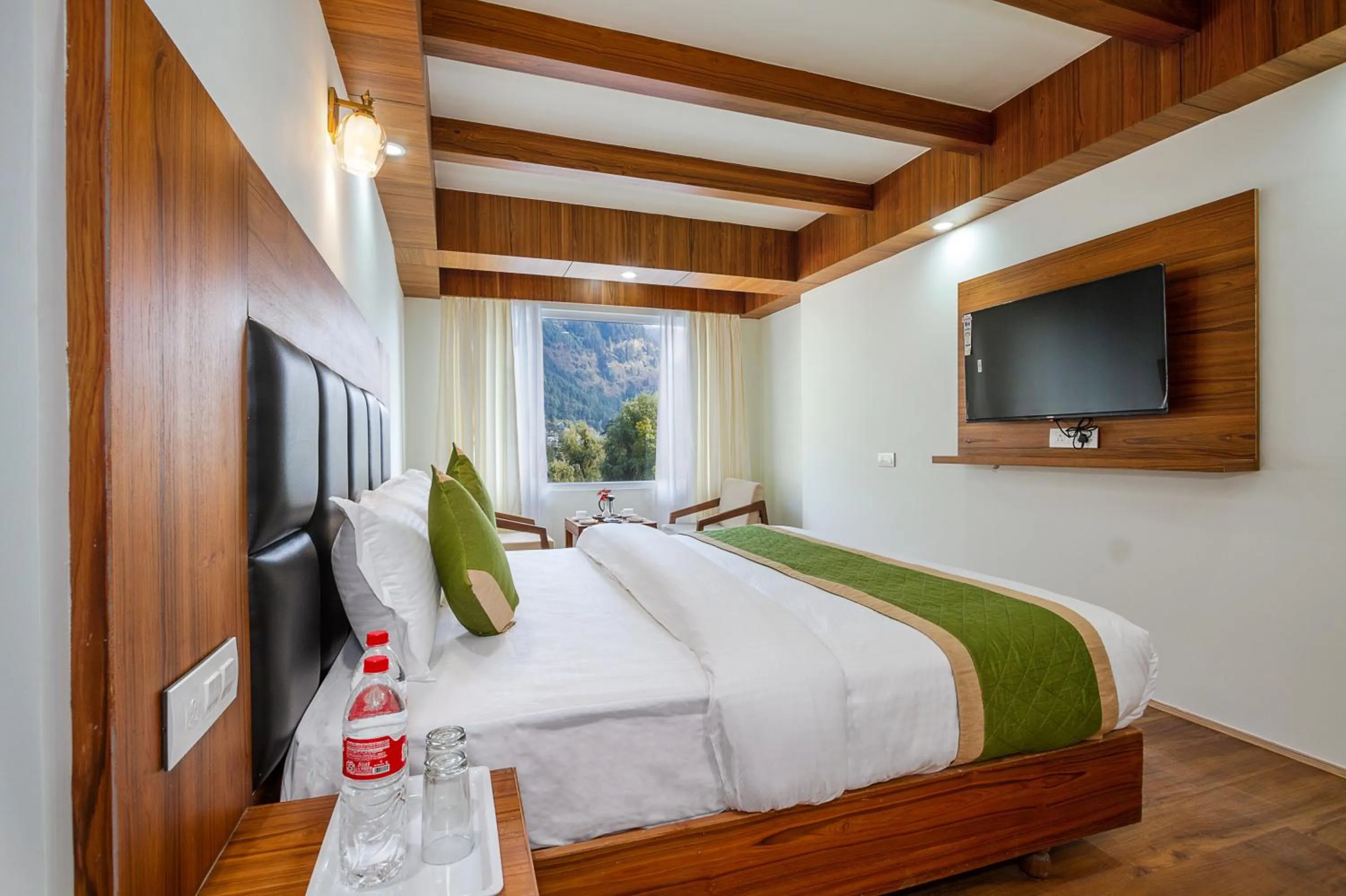 View (from property/room), Bed in Tripli Hotels Drilbu Manali