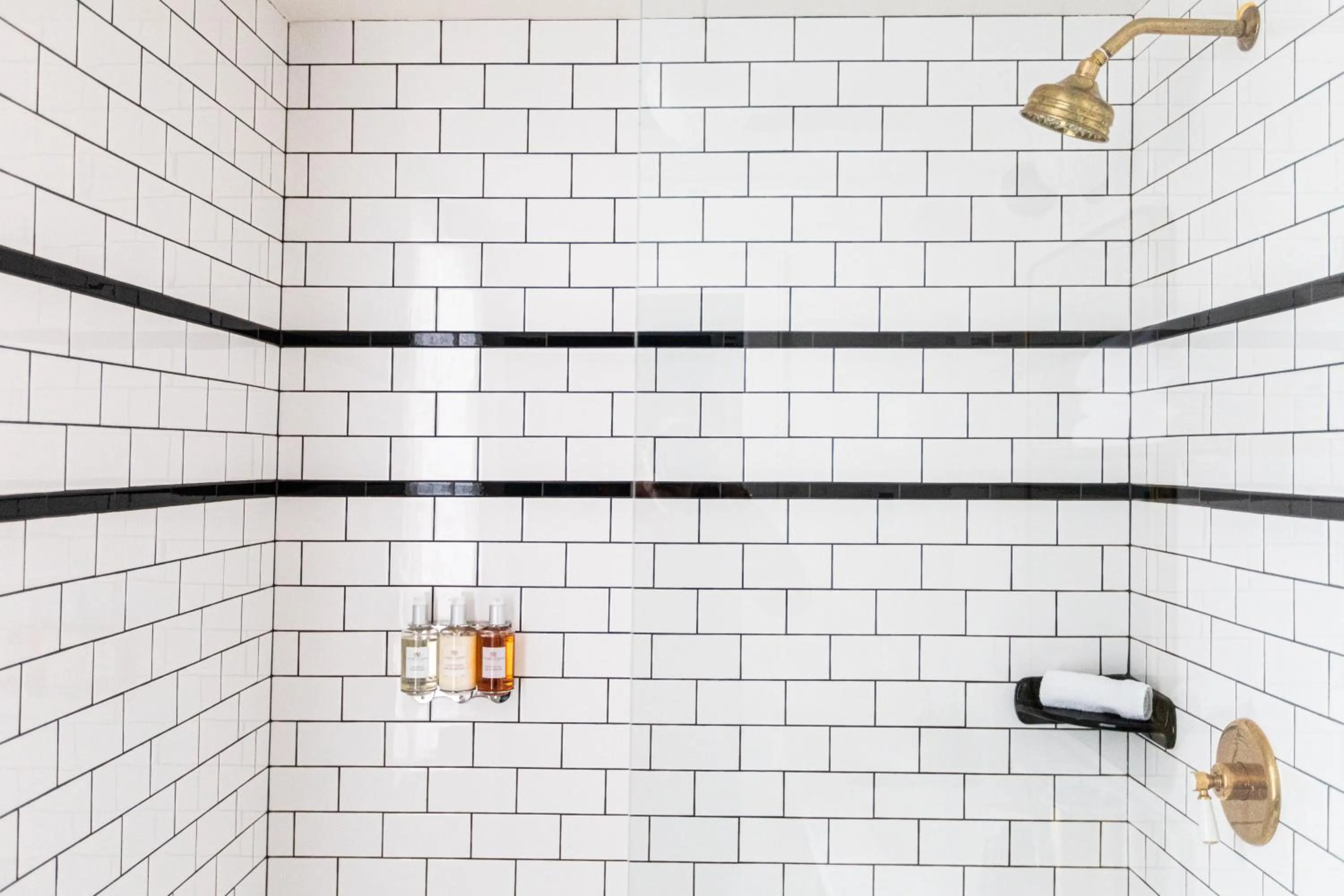 Shower in Surf Hotel & Chateau