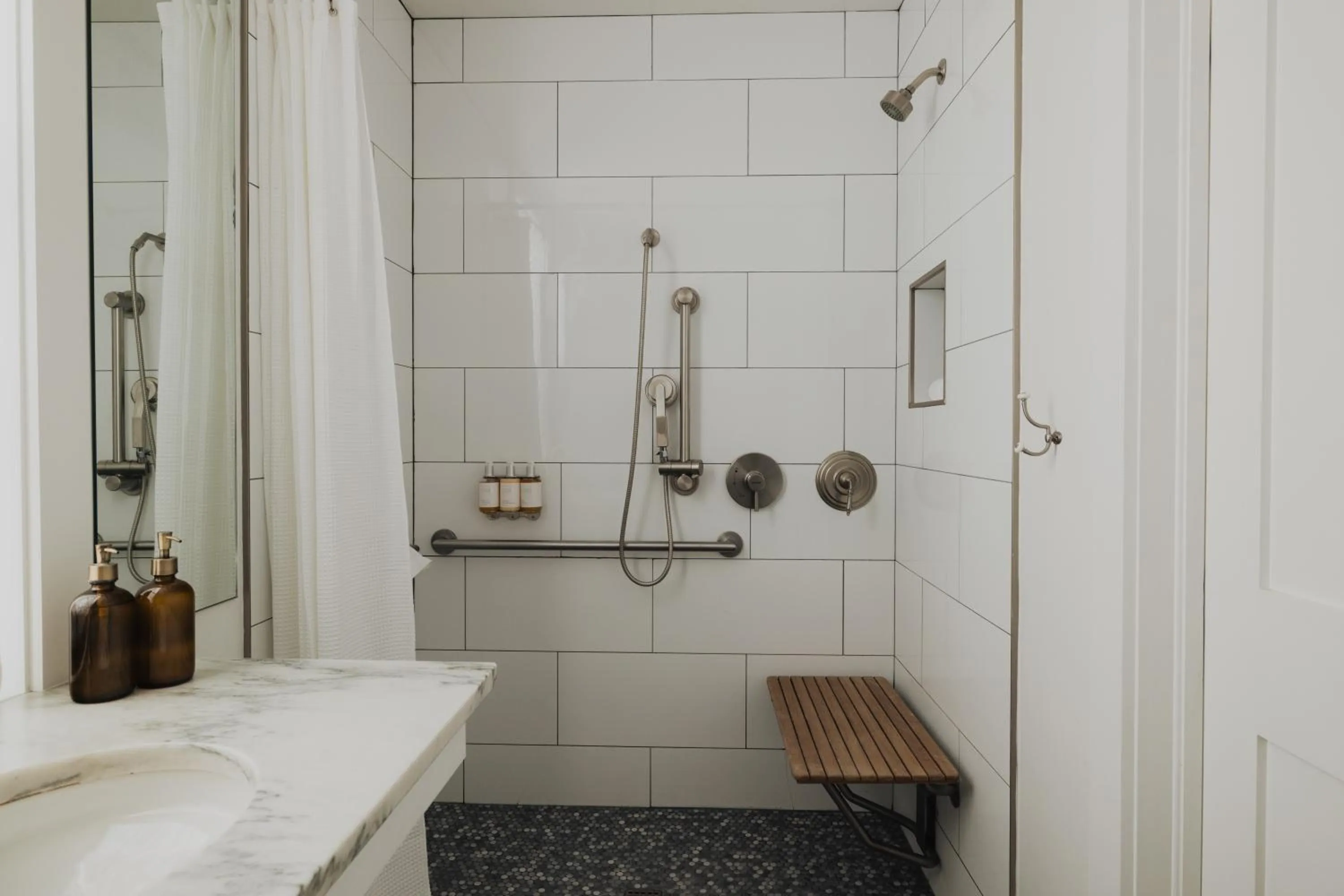 Shower in Surf Hotel & Chateau