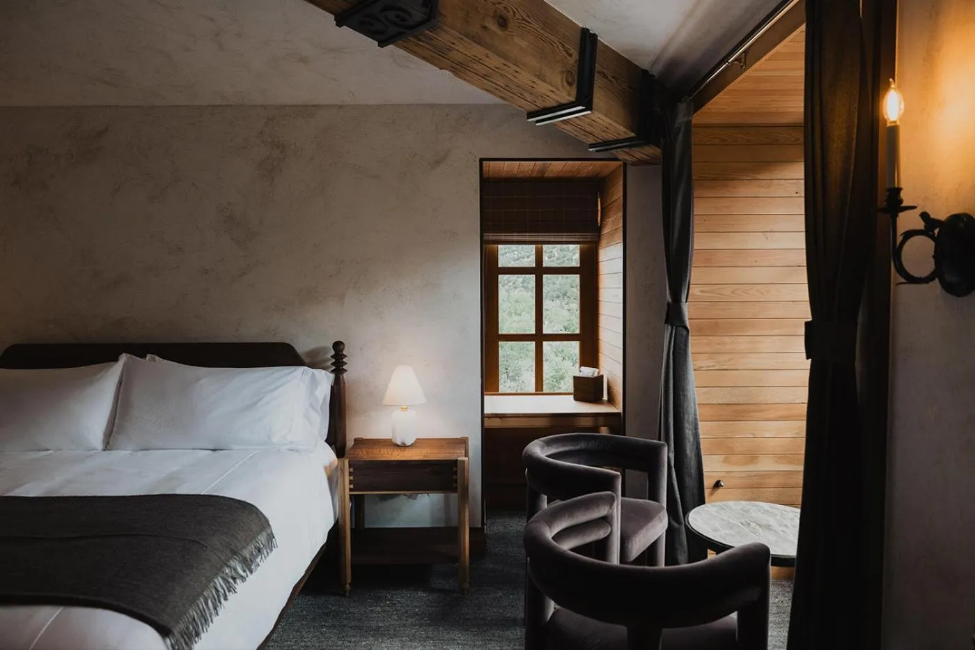 Seating area, Bed in Surf Hotel & Chateau