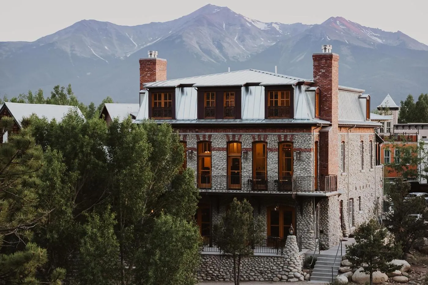 Property building in Surf Hotel & Chateau