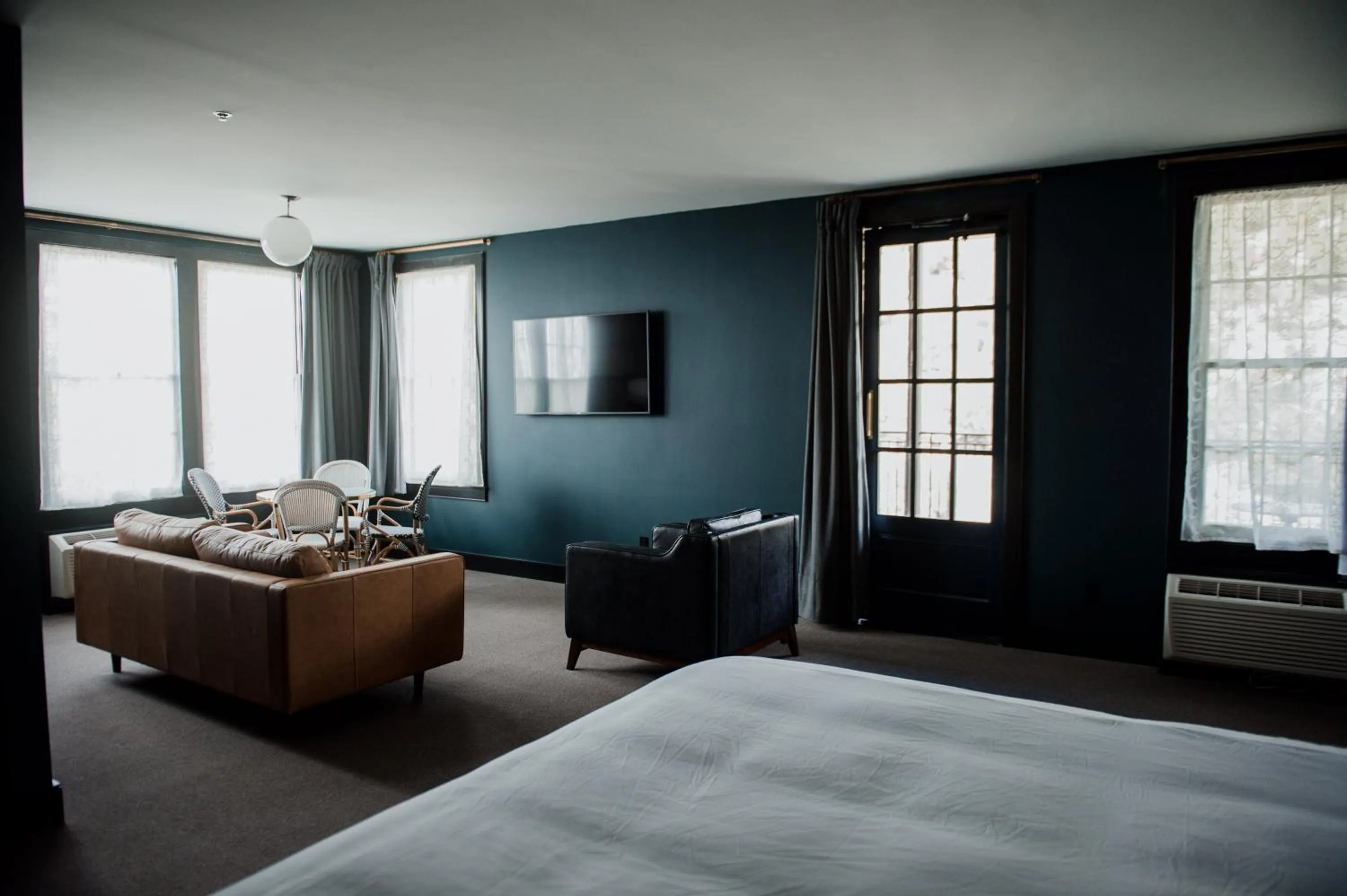 Seating area, Bed in Surf Hotel & Chateau