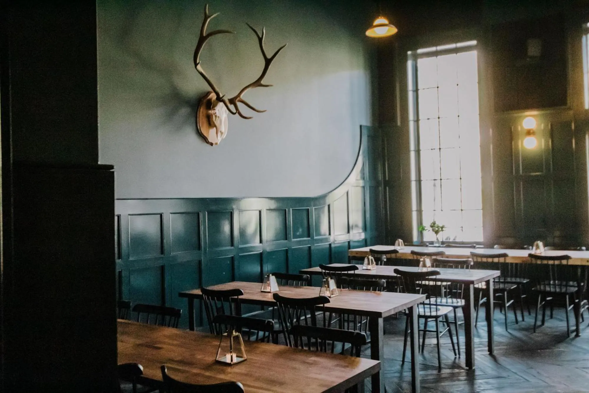 Restaurant/places to eat in Surf Hotel & Chateau