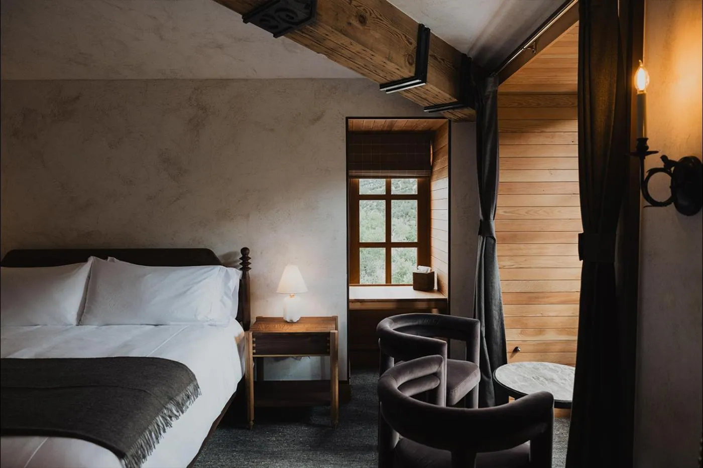 Seating area, Bed in Surf Hotel & Chateau