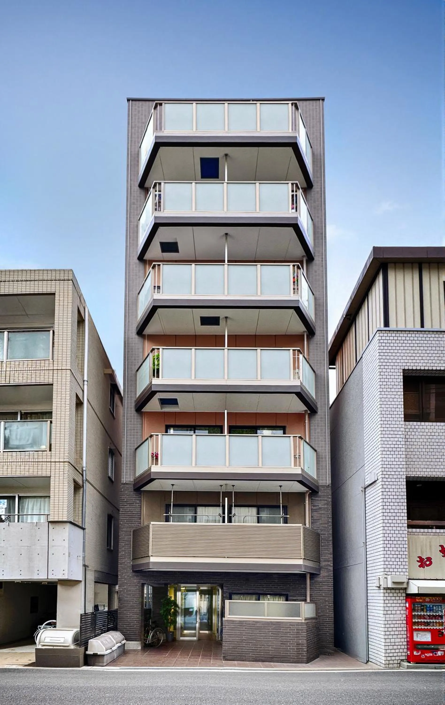 Property building in The Premium Namba Minami ザ・プレミアム難波南 - Self Check-In Only