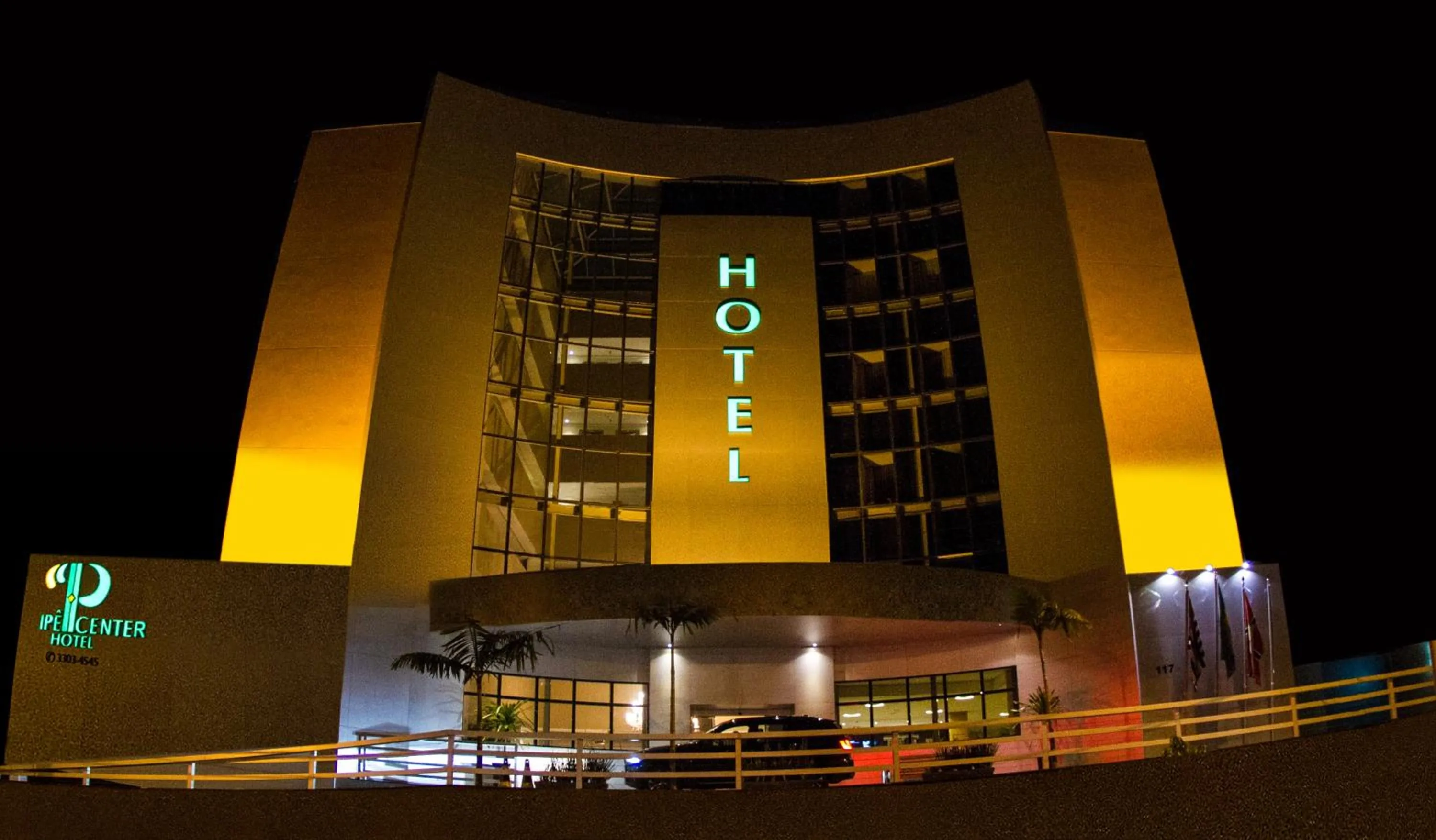 Facade/entrance in Ipe Center Hotel