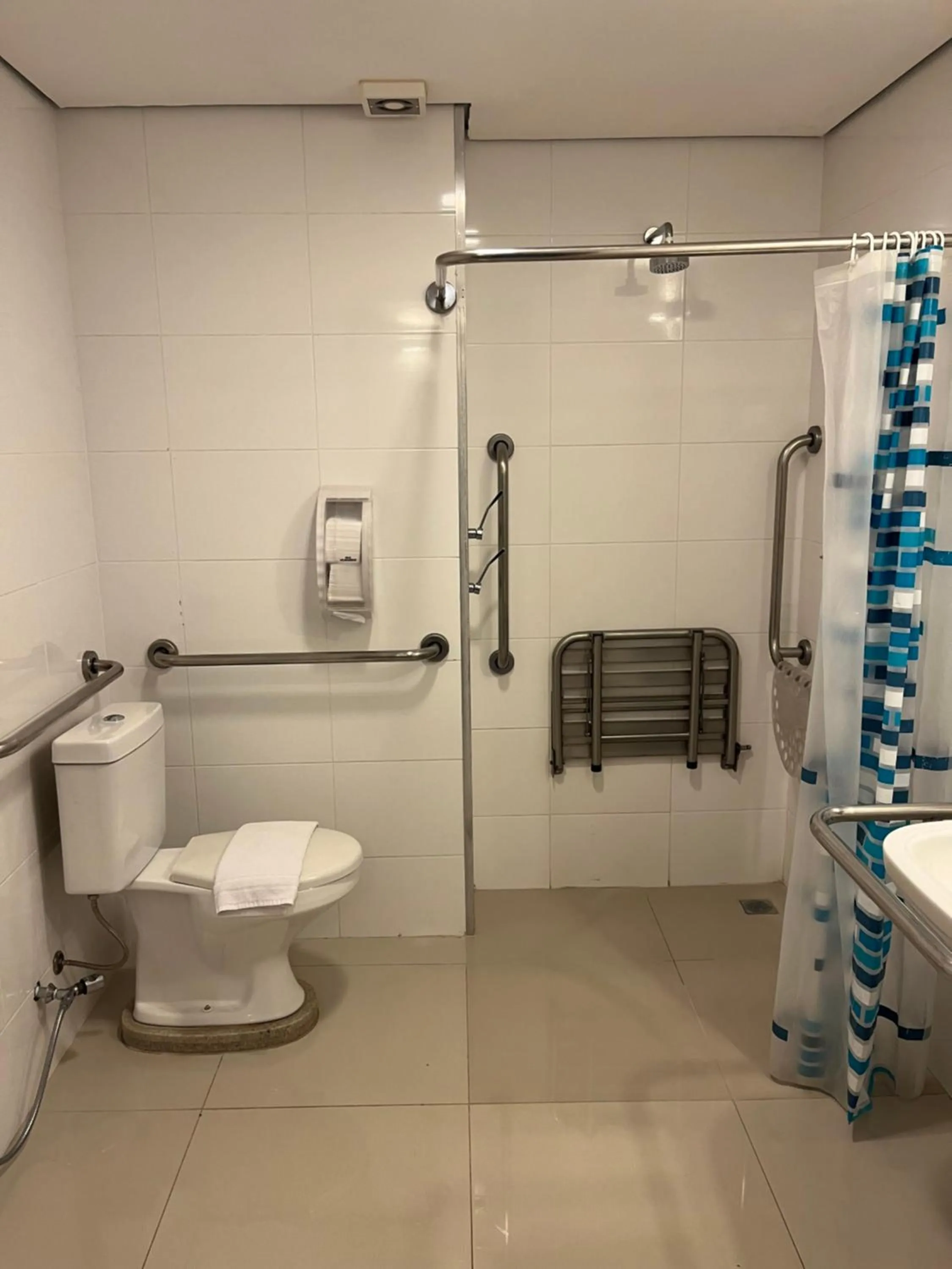 Bathroom in Ipe Center Hotel