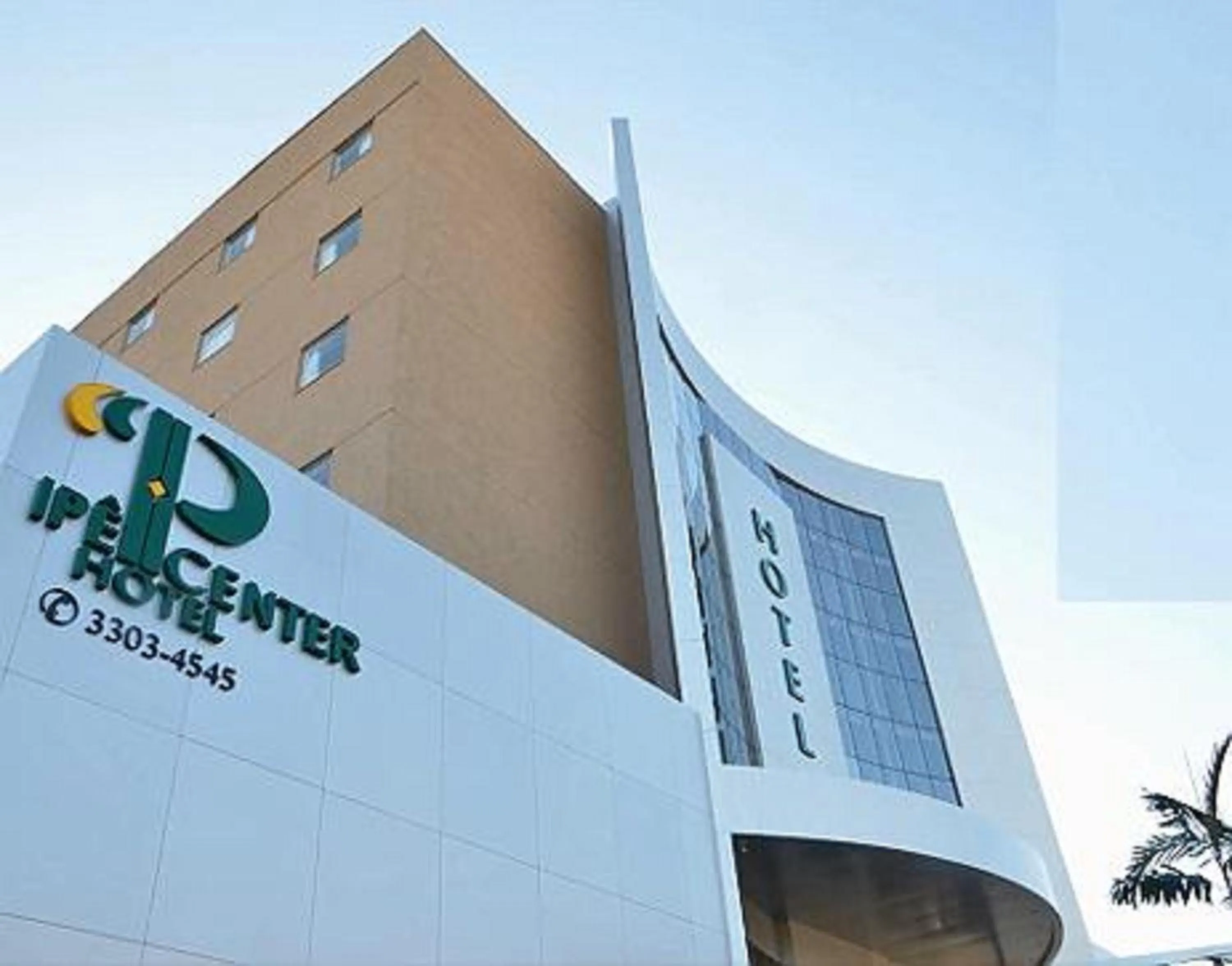 Facade/entrance in Ipe Center Hotel