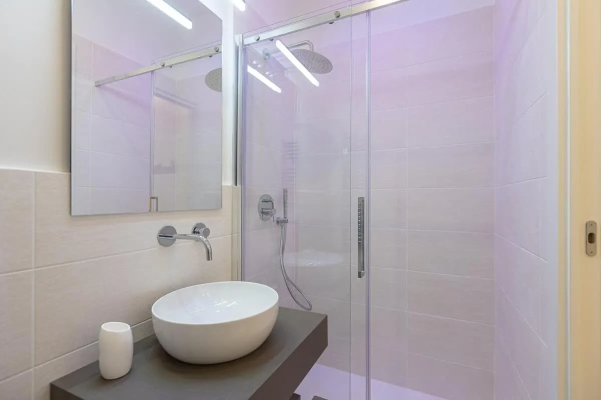 Colosseum Holidays - Three-Bedroom Apartment