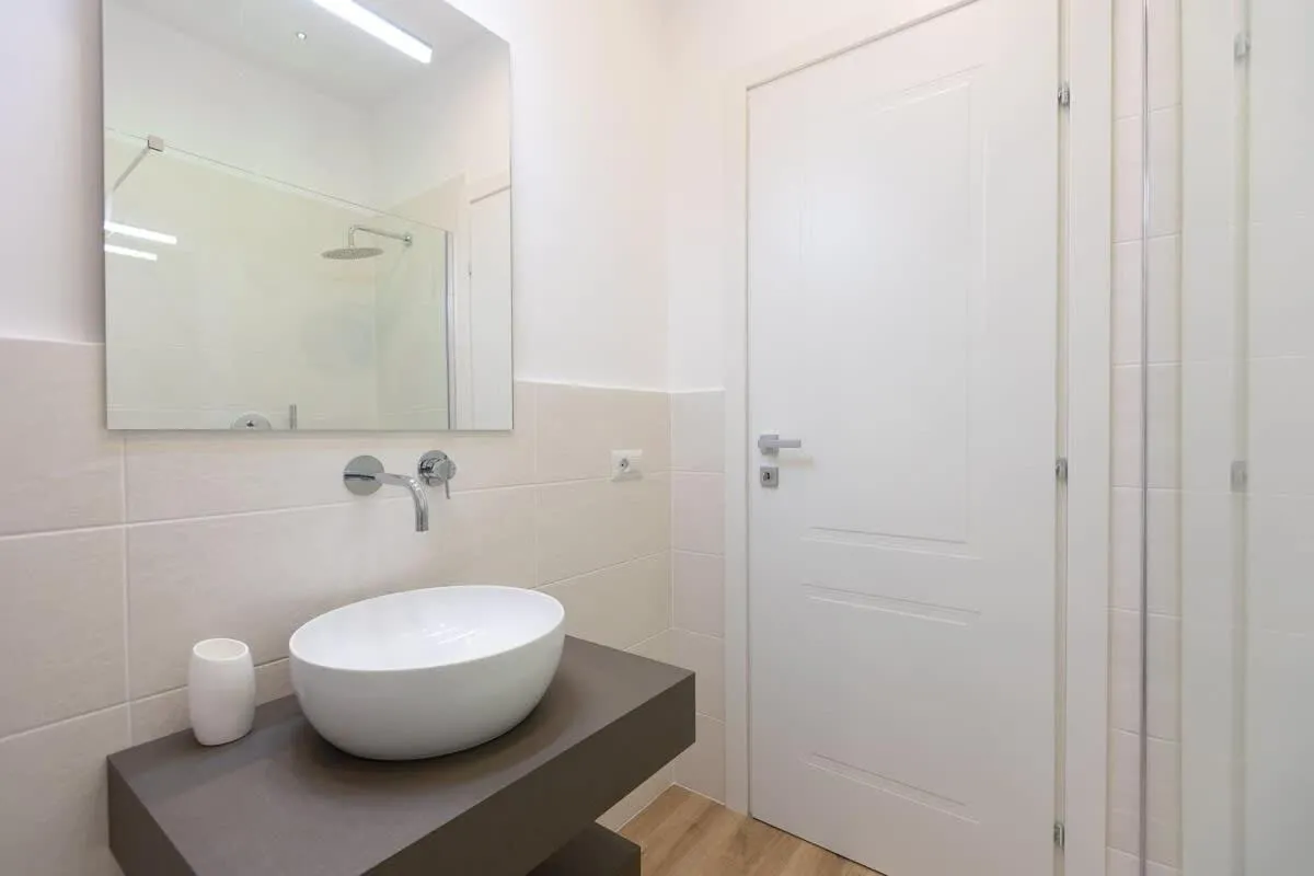 Colosseum Holidays - Three-Bedroom Apartment