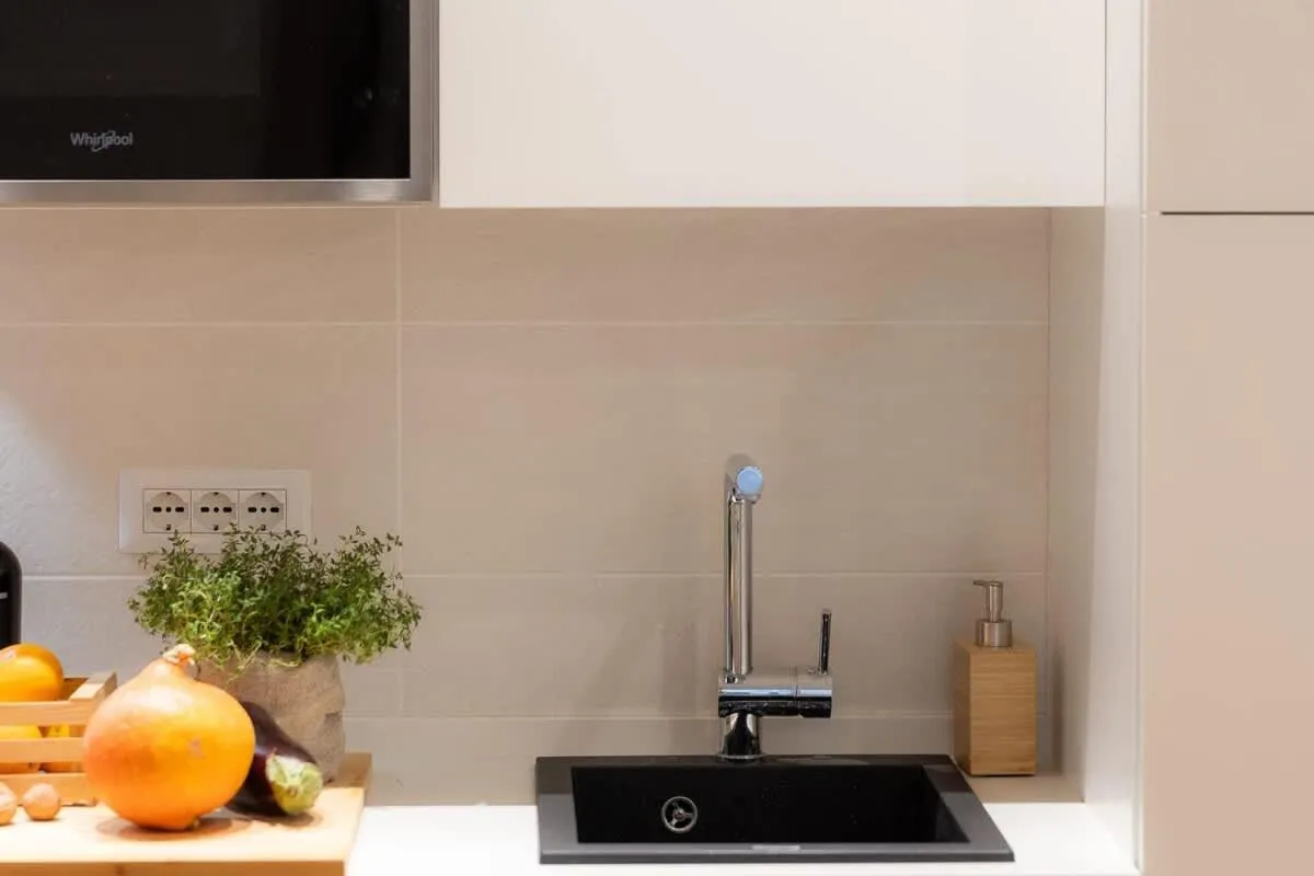 Colosseum Holidays - Three-Bedroom Apartment