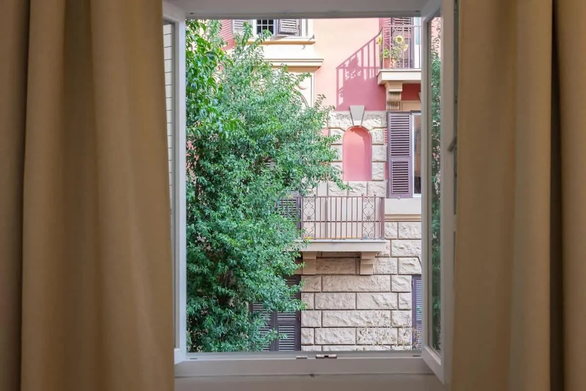Colosseum Holidays - Three-Bedroom Apartment